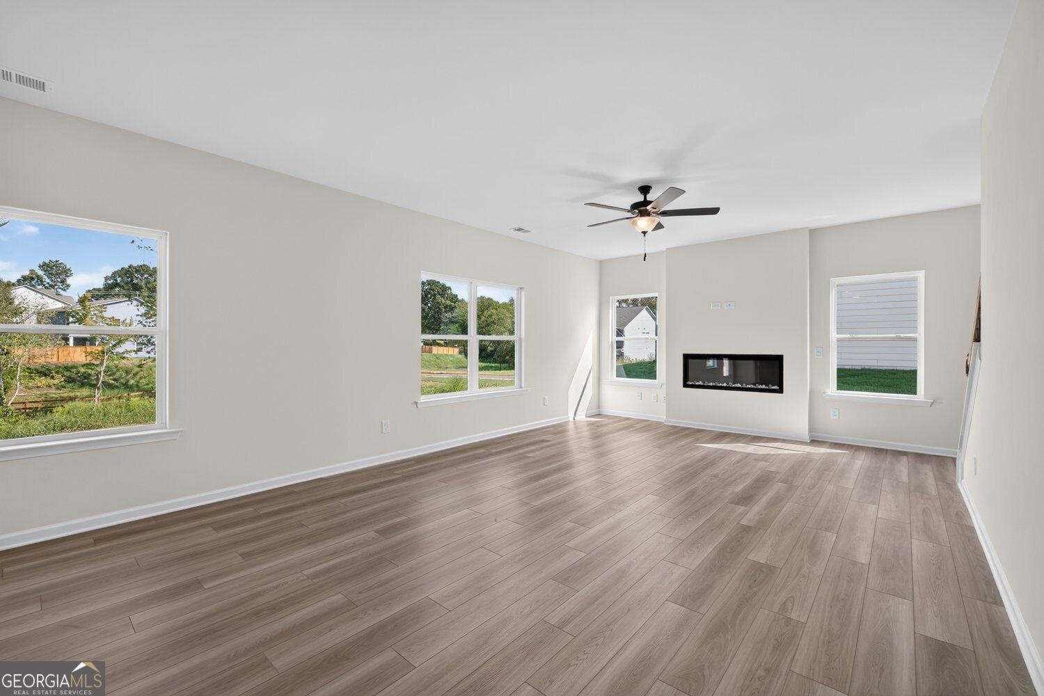 115 Shire Loop Property Photo 8