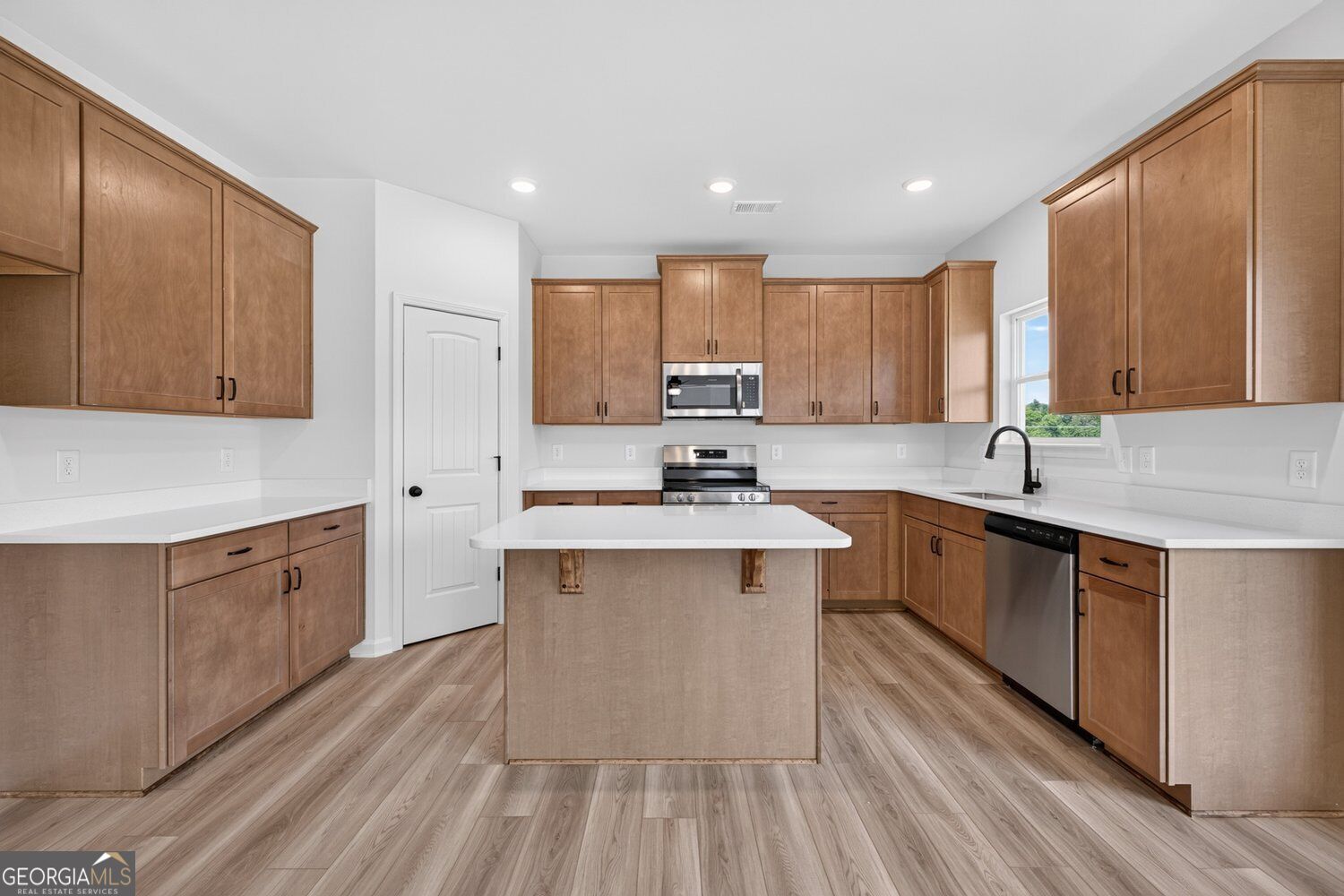 115 Shire Loop Property Photo 14