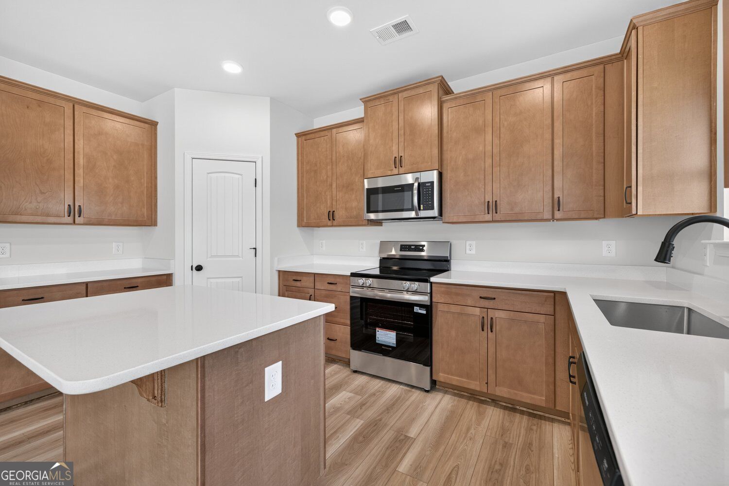 115 Shire Loop Property Photo 15