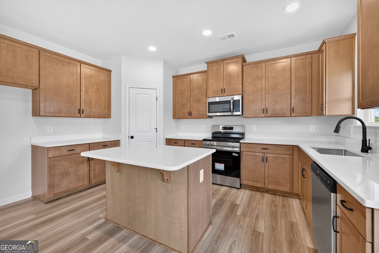 115 Shire Loop Property Photo 16