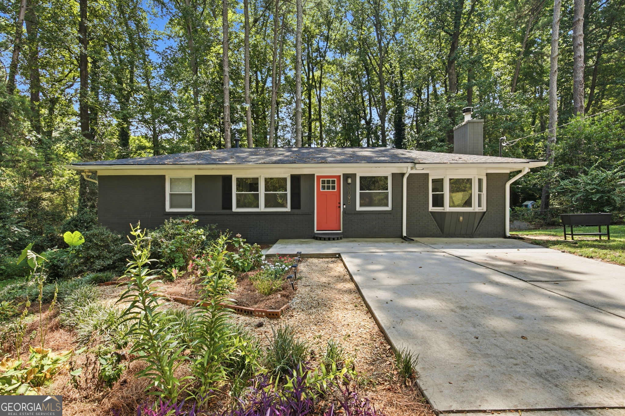 3095 Hollywood Drive Property Photo 1