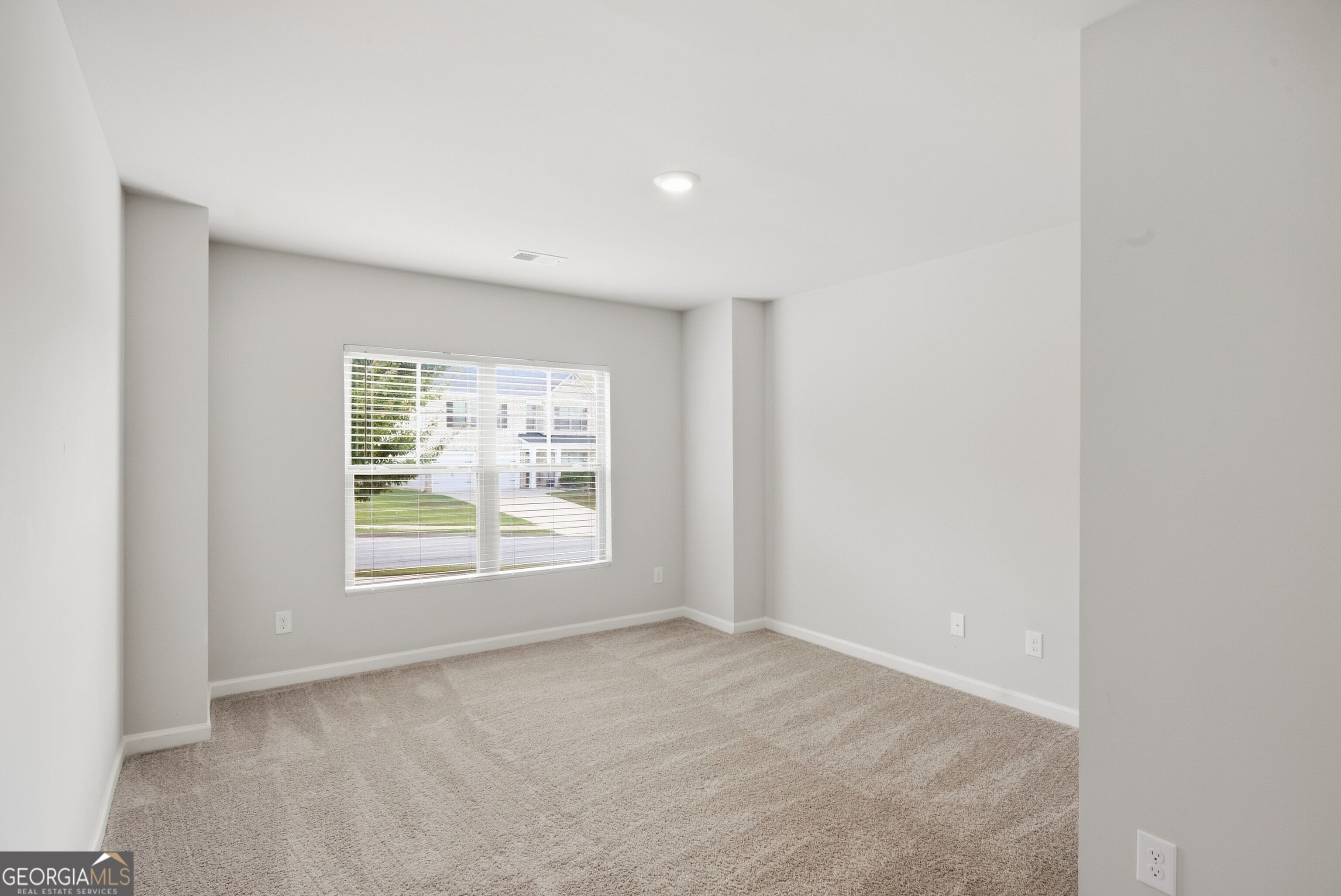 399 Toronto Circle Property Photo 5