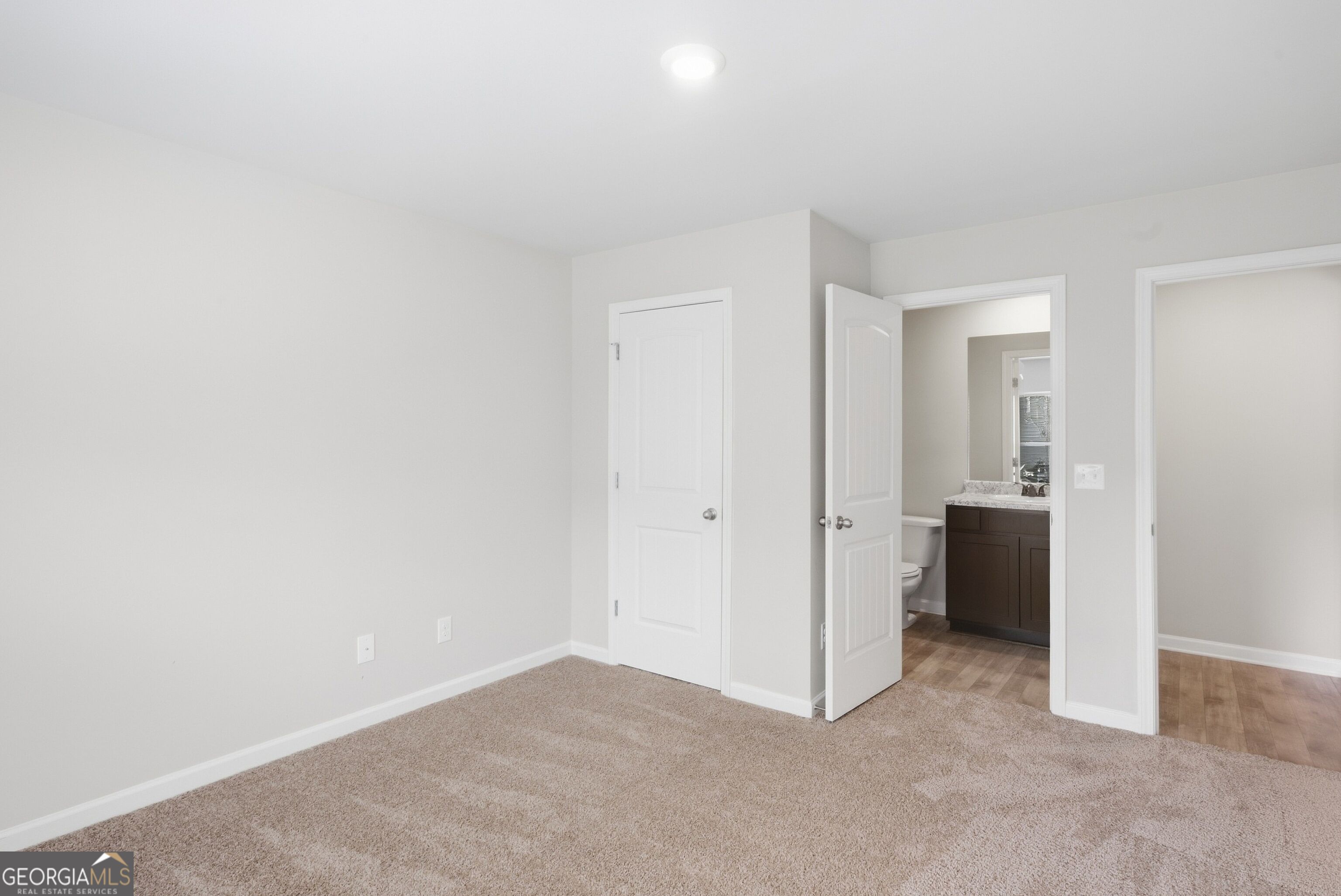 399 Toronto Circle Property Photo 6