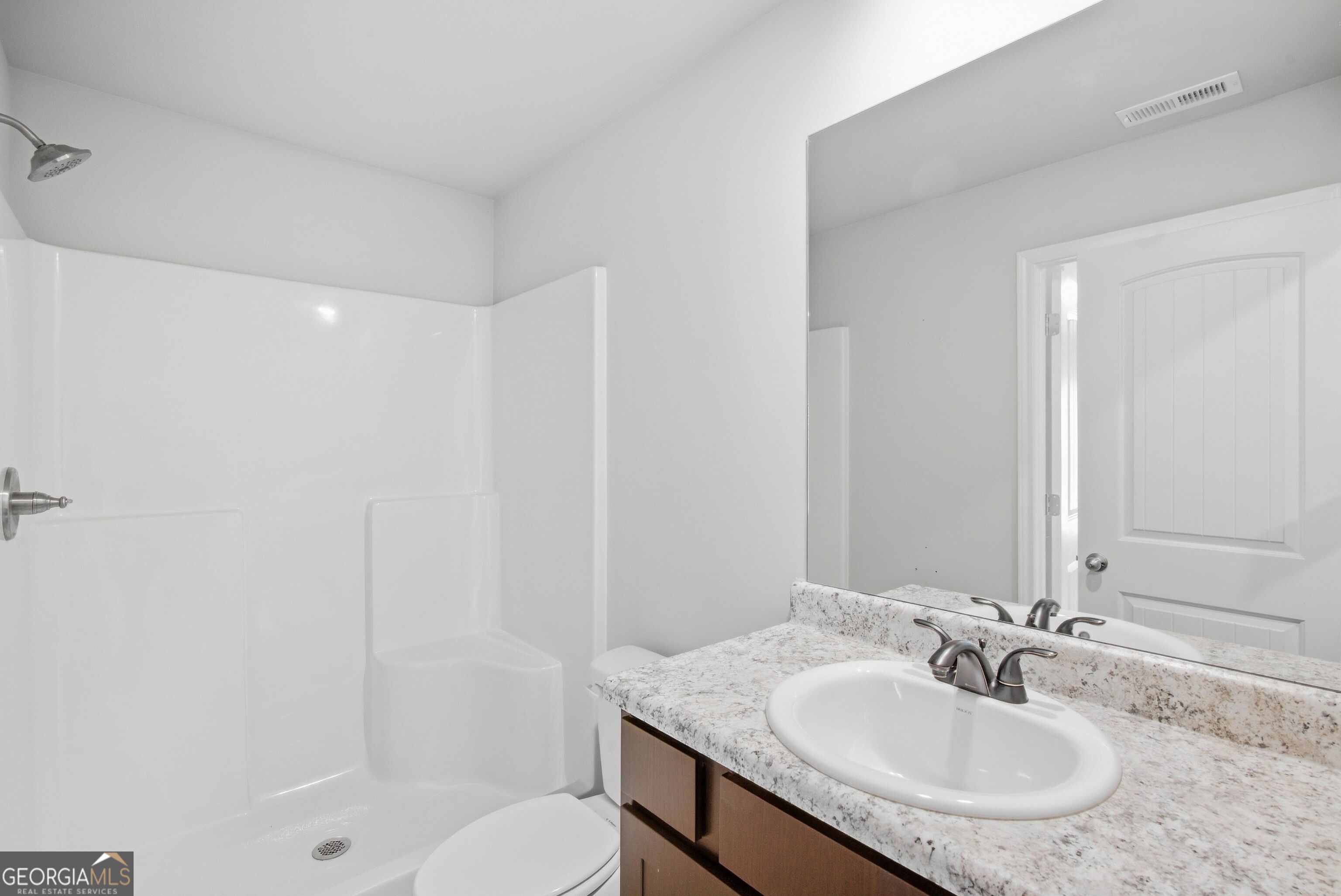 399 Toronto Circle Property Photo 7