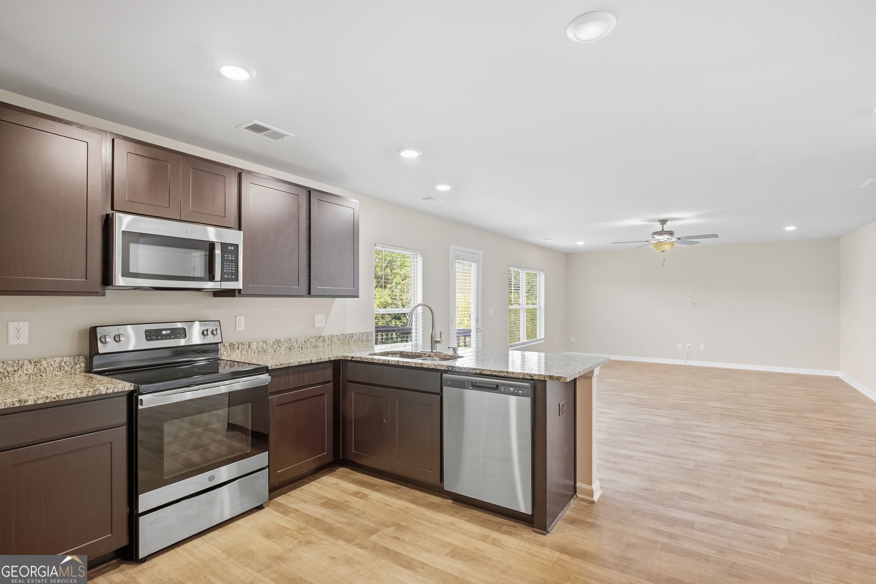 399 Toronto Circle Property Photo 9
