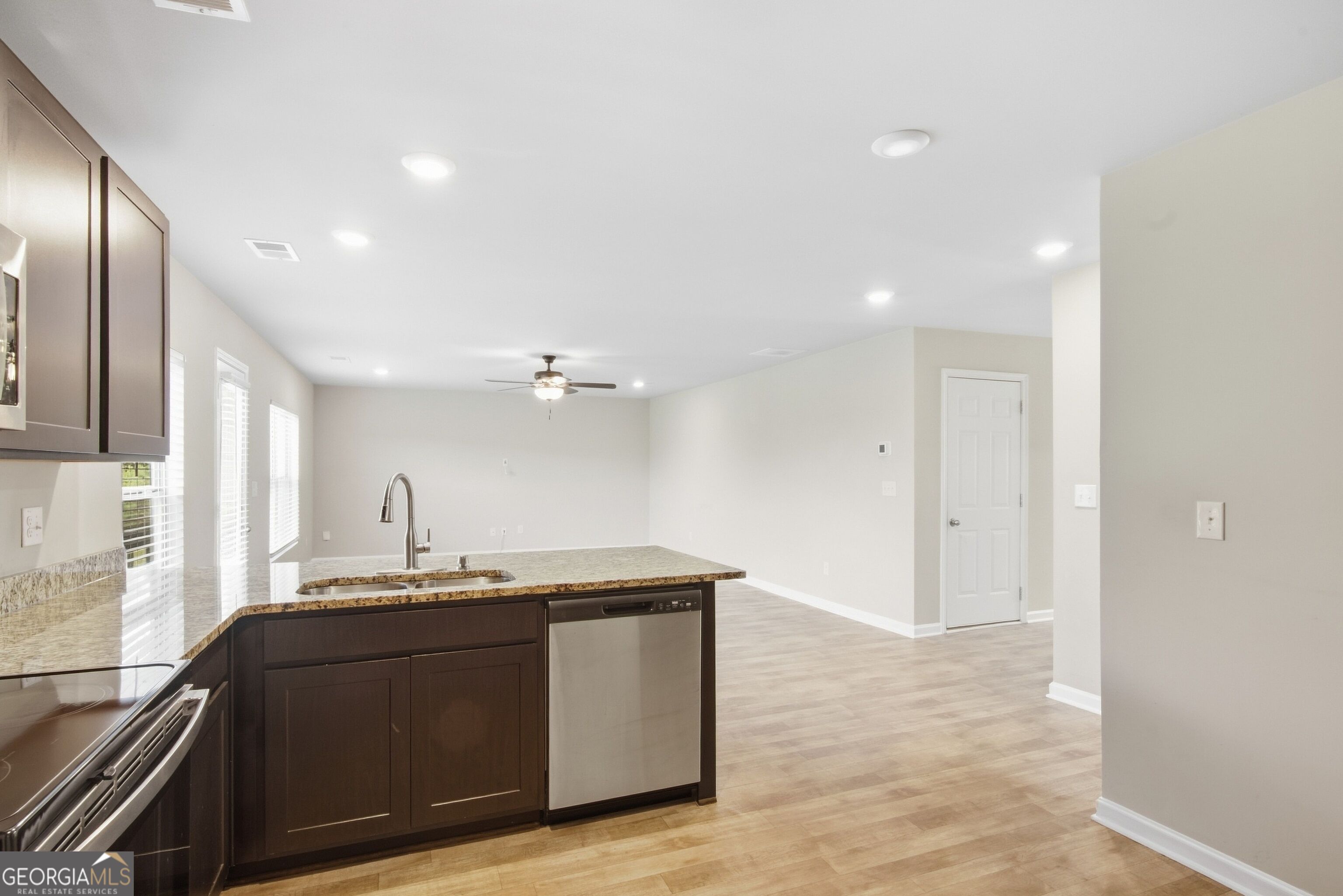 399 Toronto Circle Property Photo 10