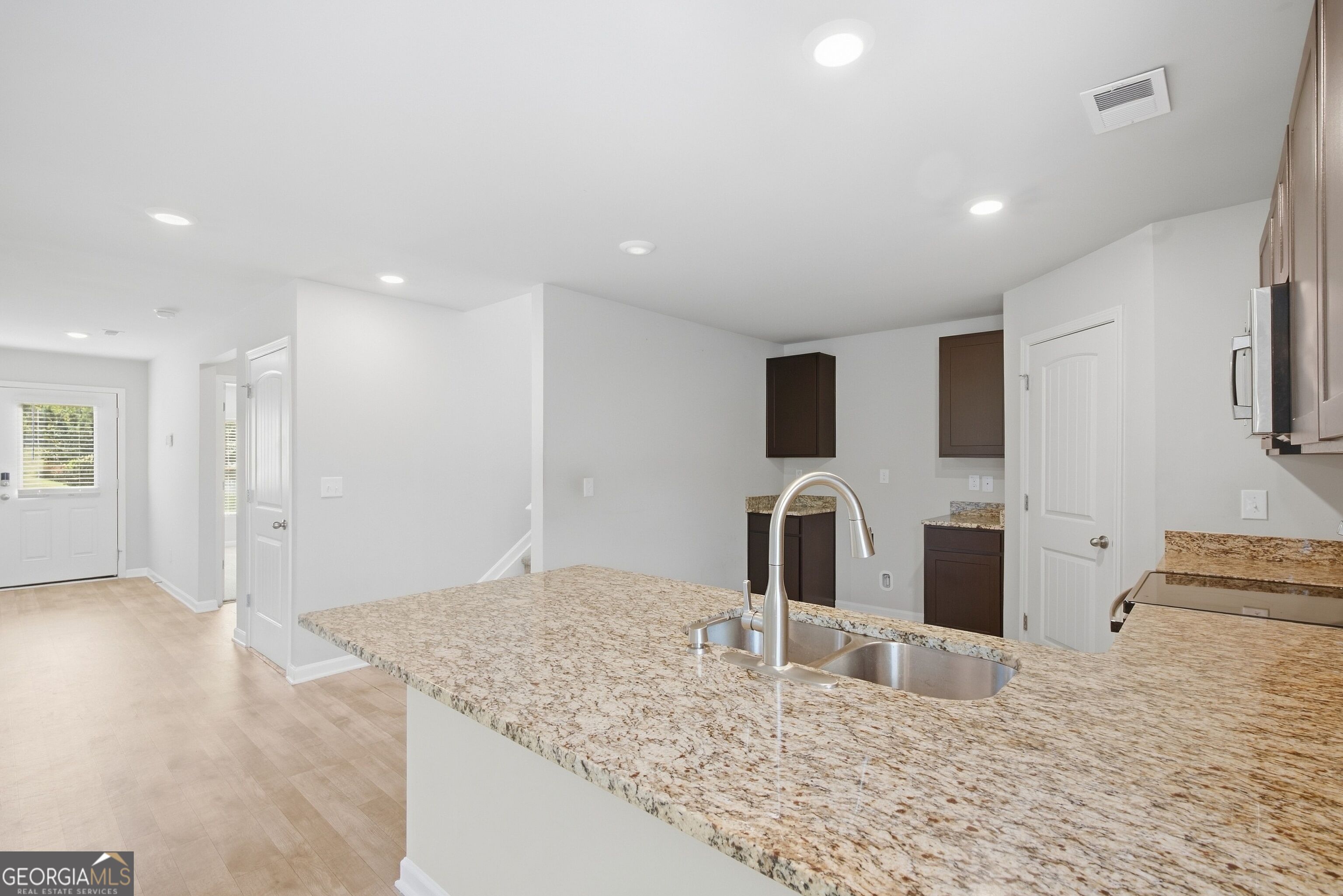 399 Toronto Circle Property Photo 11