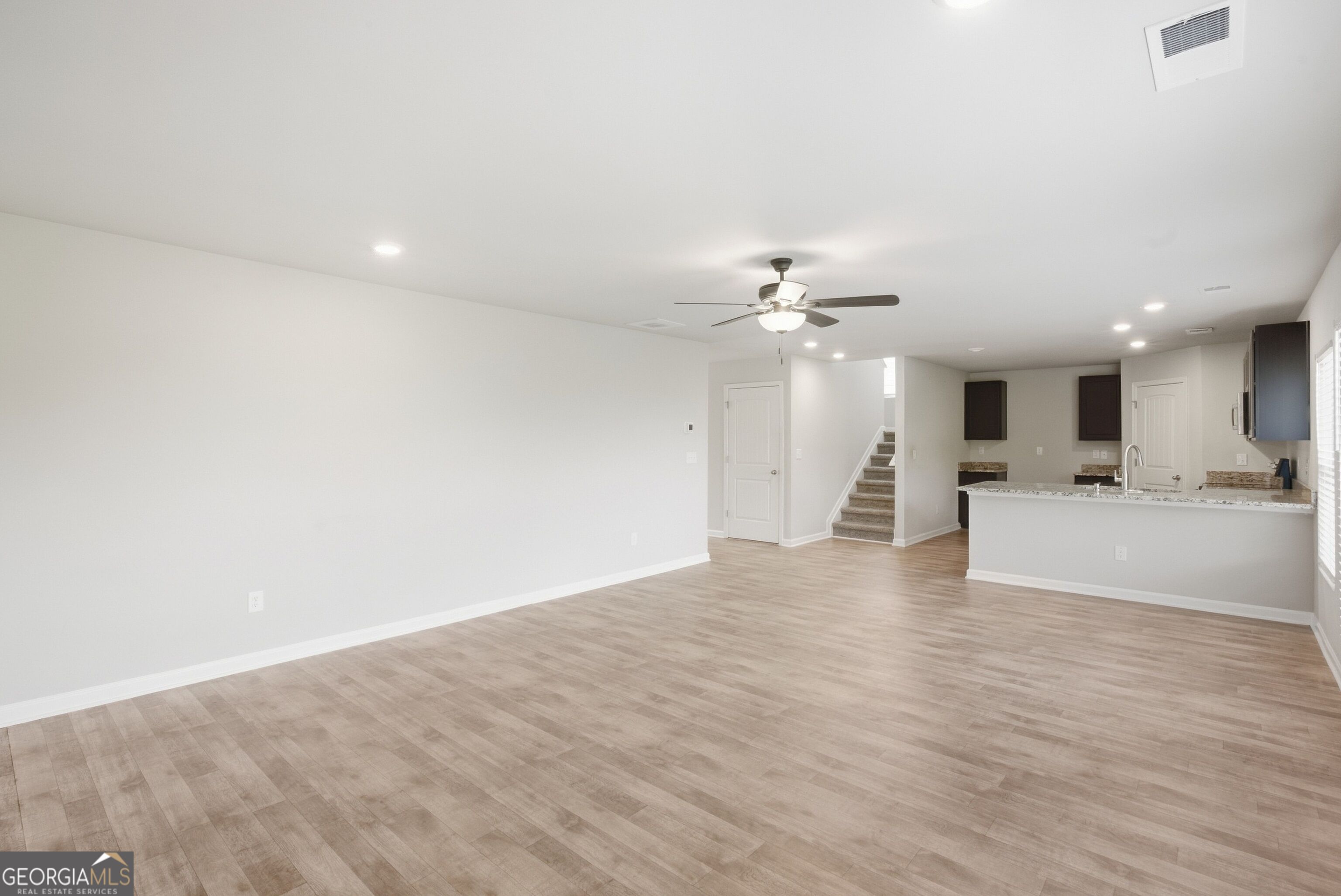 399 Toronto Circle Property Photo 15