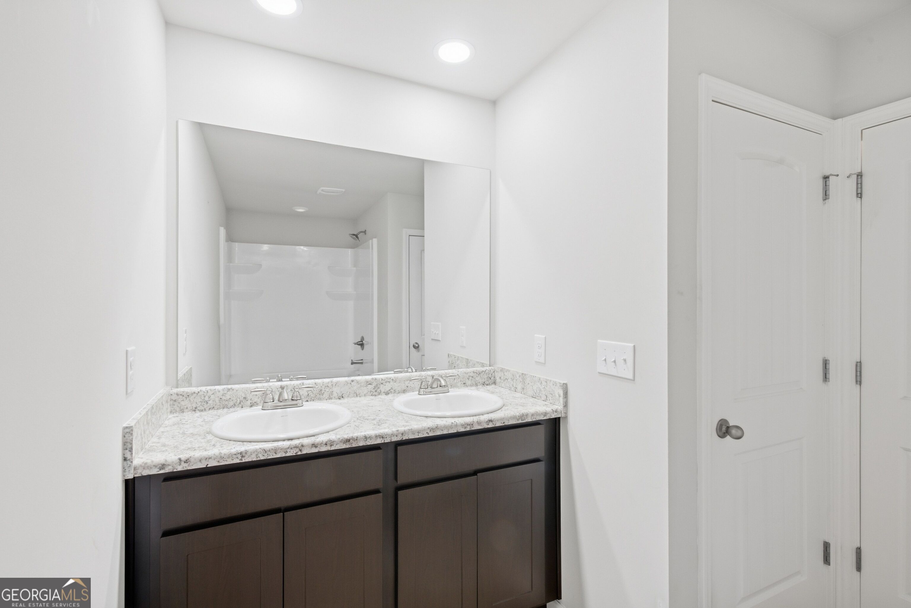 399 Toronto Circle Property Photo 21