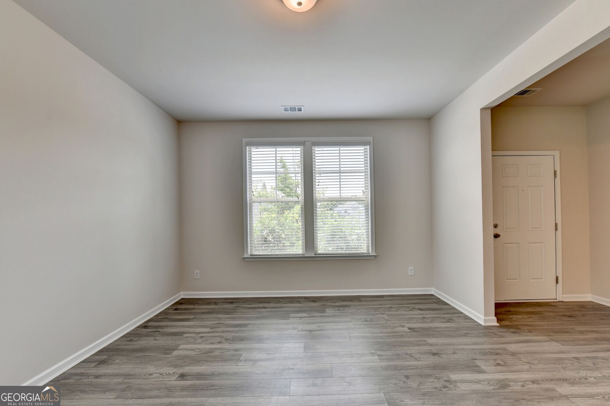 638 Saffron Boulevard Property Photo 6