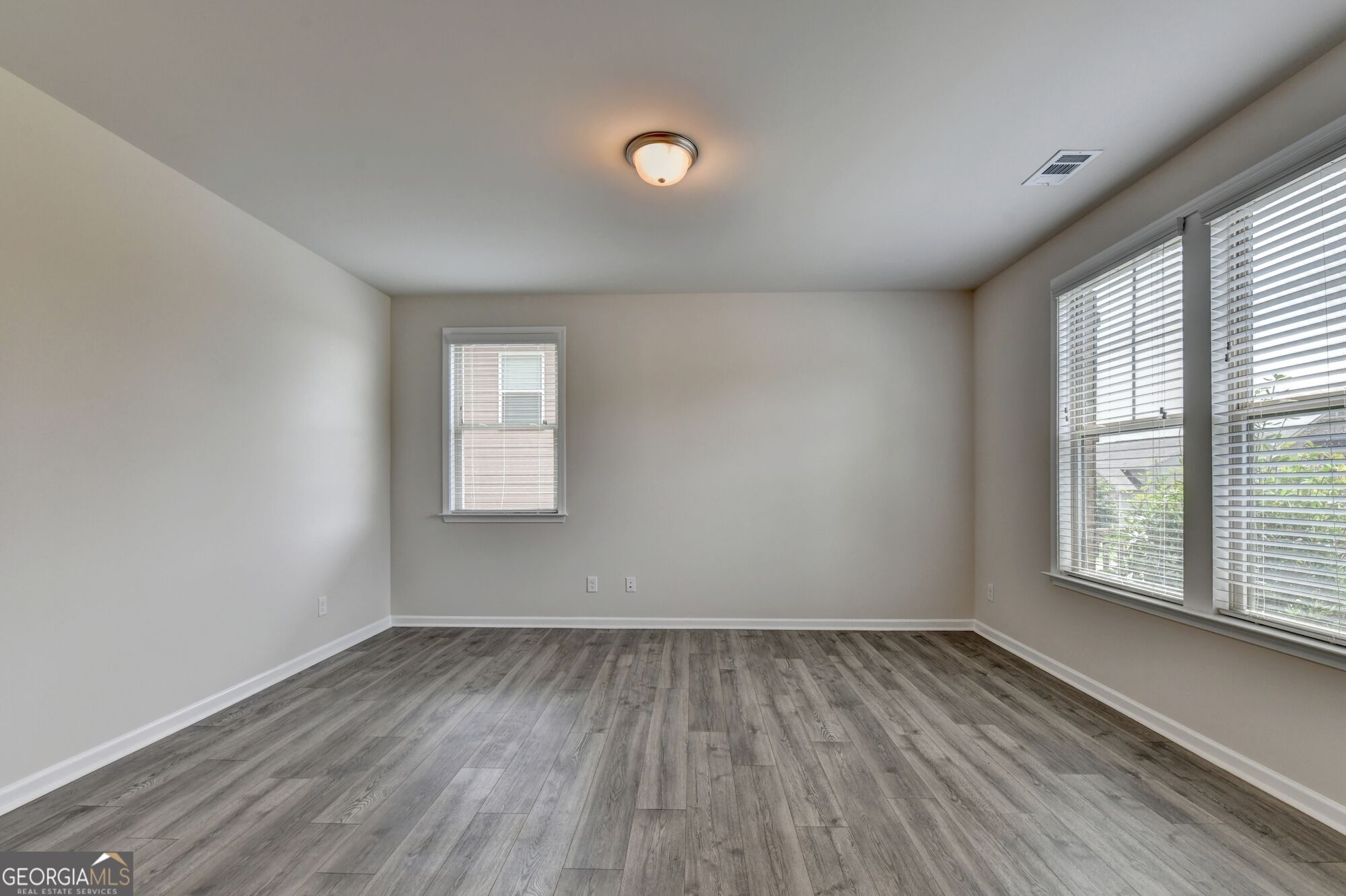 638 Saffron Boulevard Property Photo 7