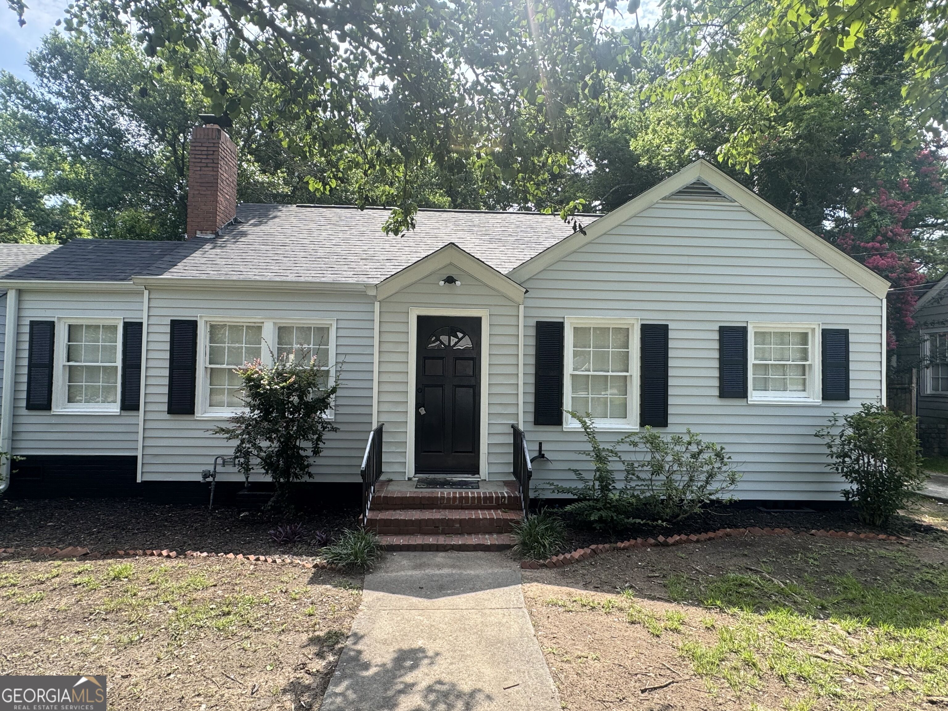 327 Rogers Avenue Property Photo 2