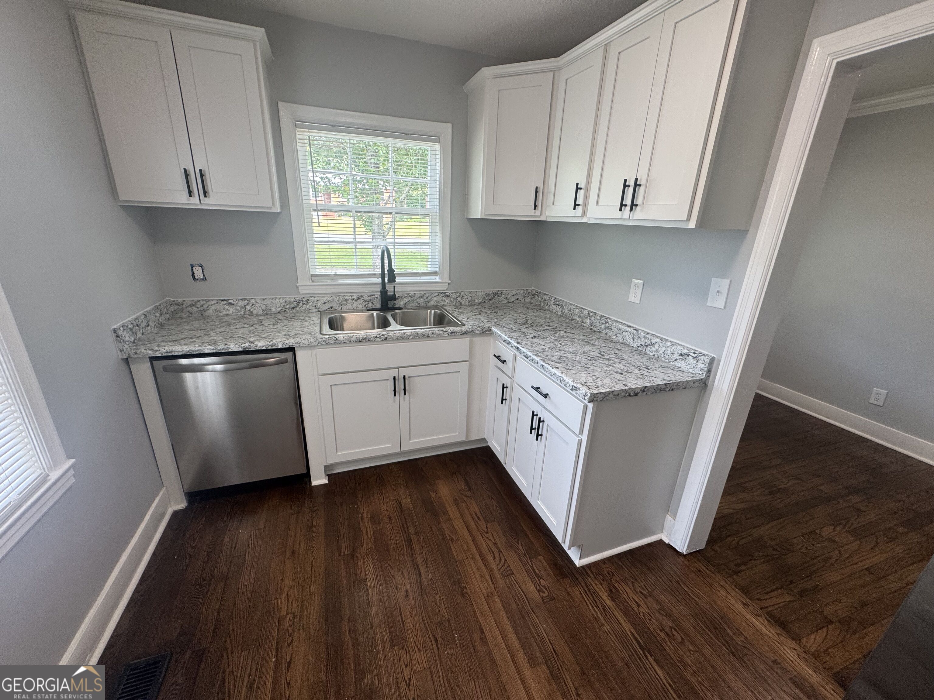 327 Rogers Avenue Property Photo 7