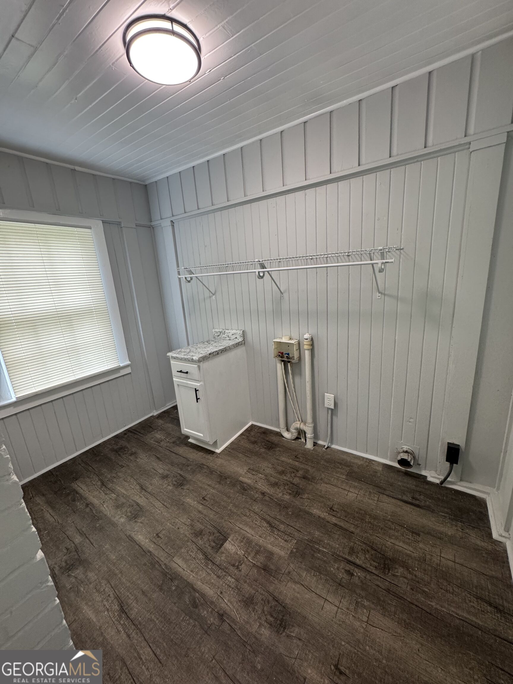 327 Rogers Avenue Property Photo 8