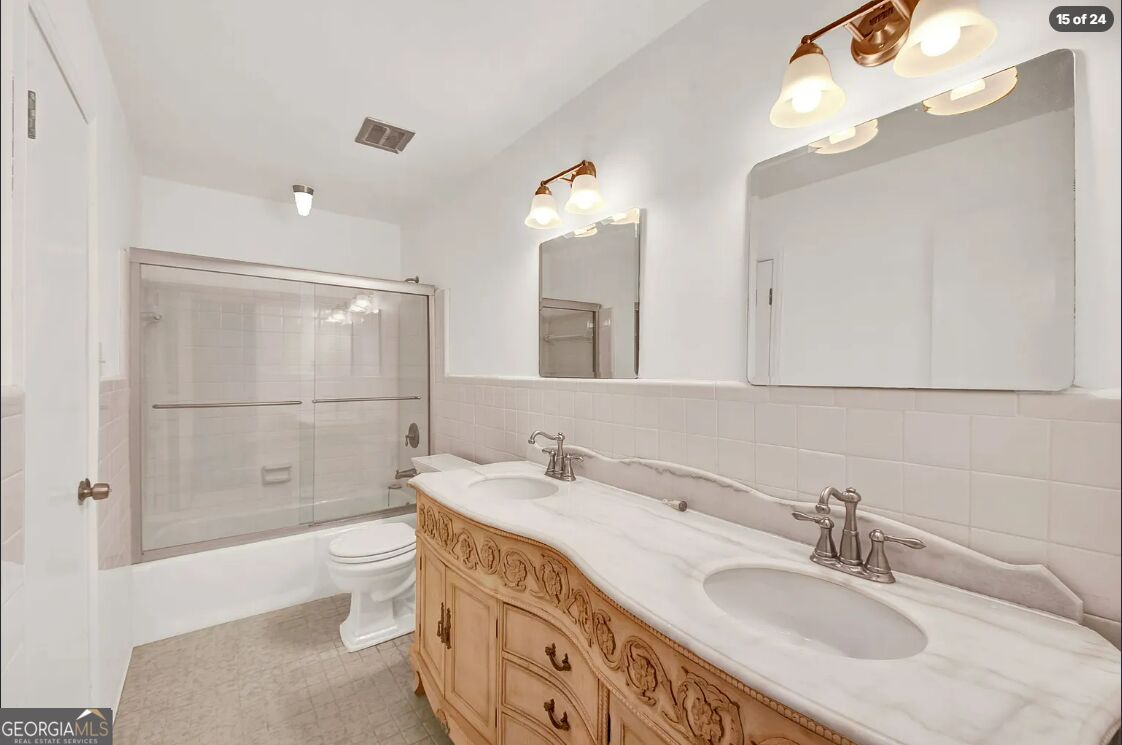2382 Dayron Circle Property Photo 5