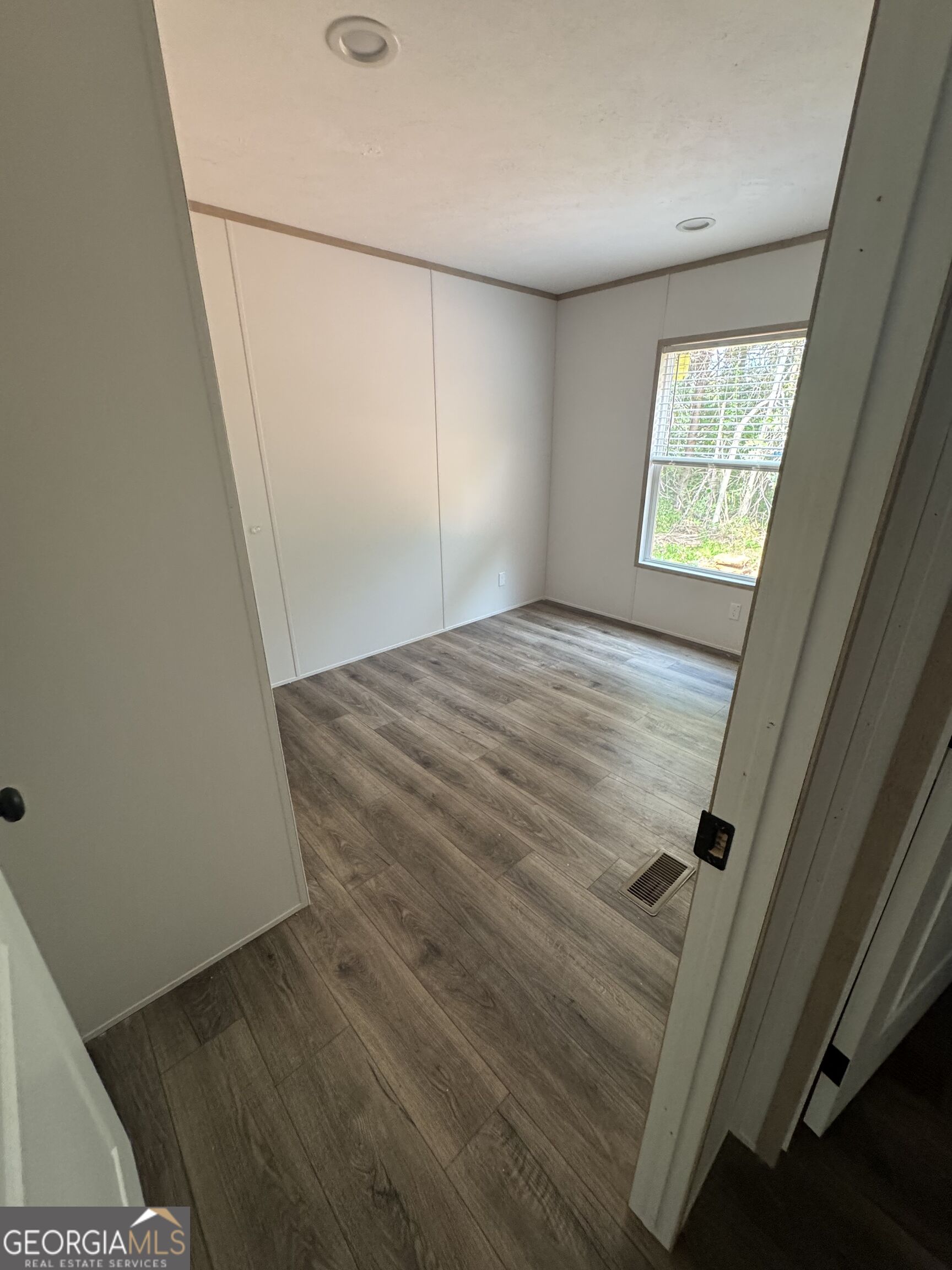 2037 Defoor Road Property Photo 9
