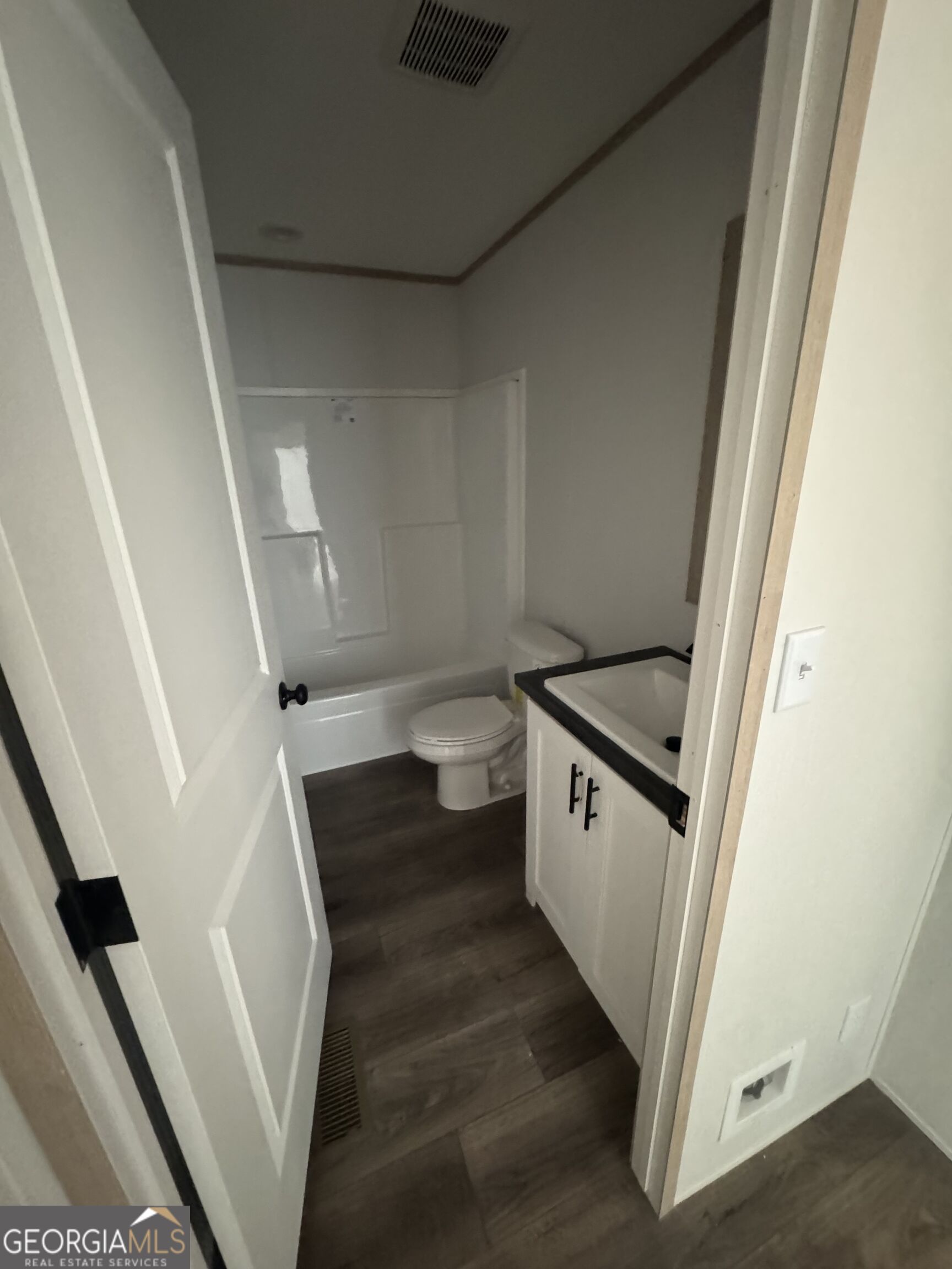 2037 Defoor Road Property Photo 11