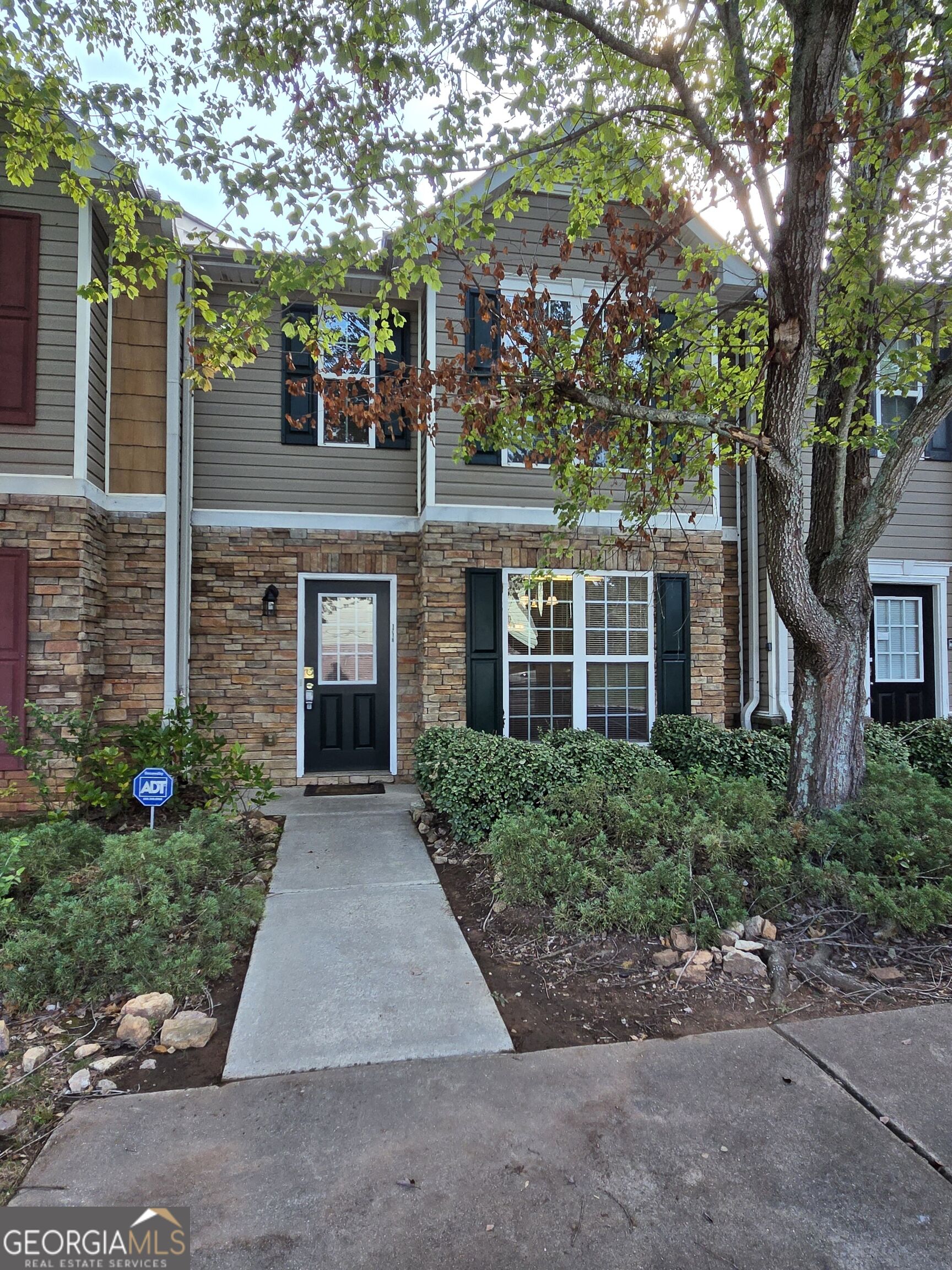 1718 Grove Way Property Photo 1