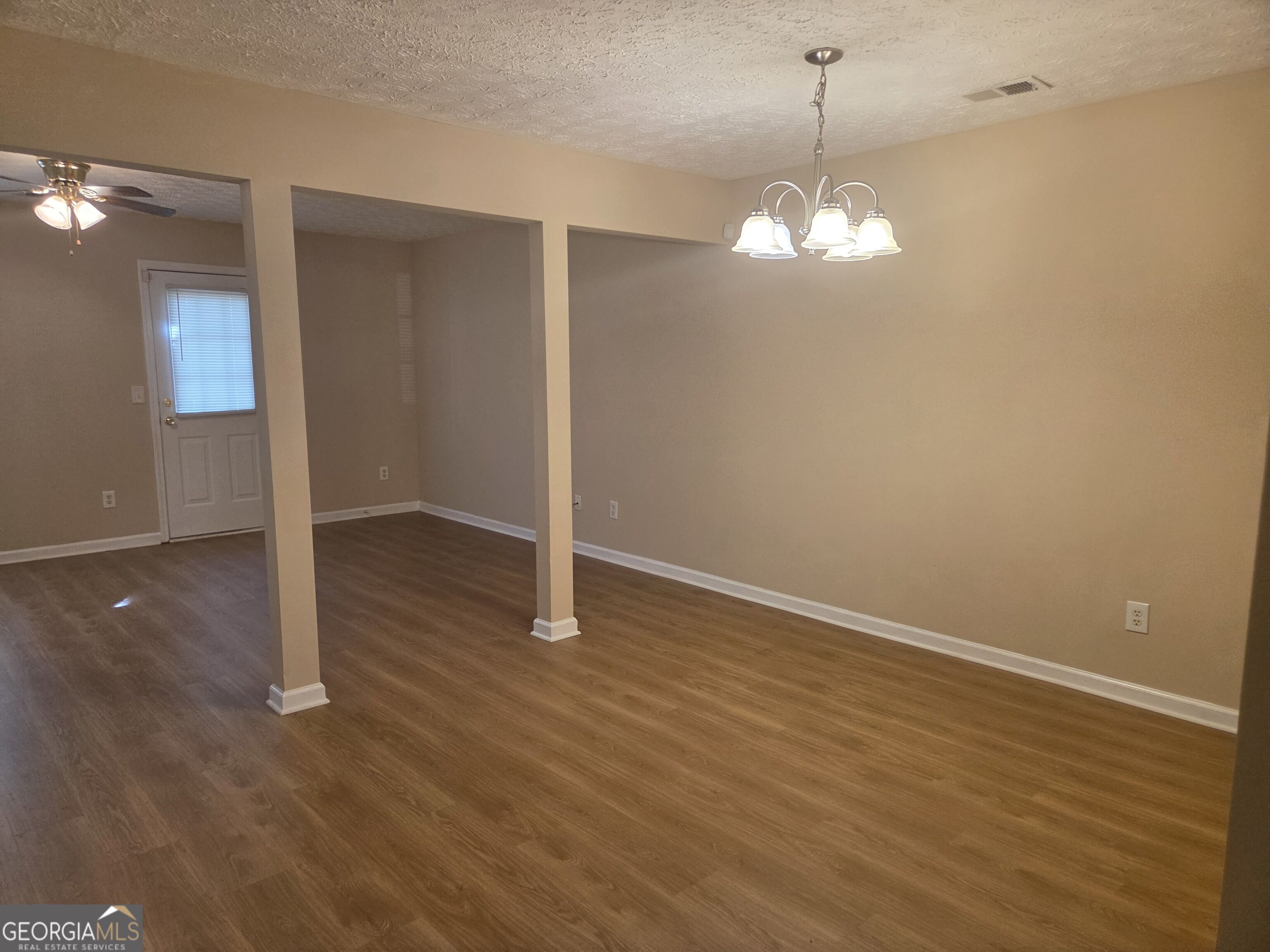 1718 Grove Way Property Photo 3