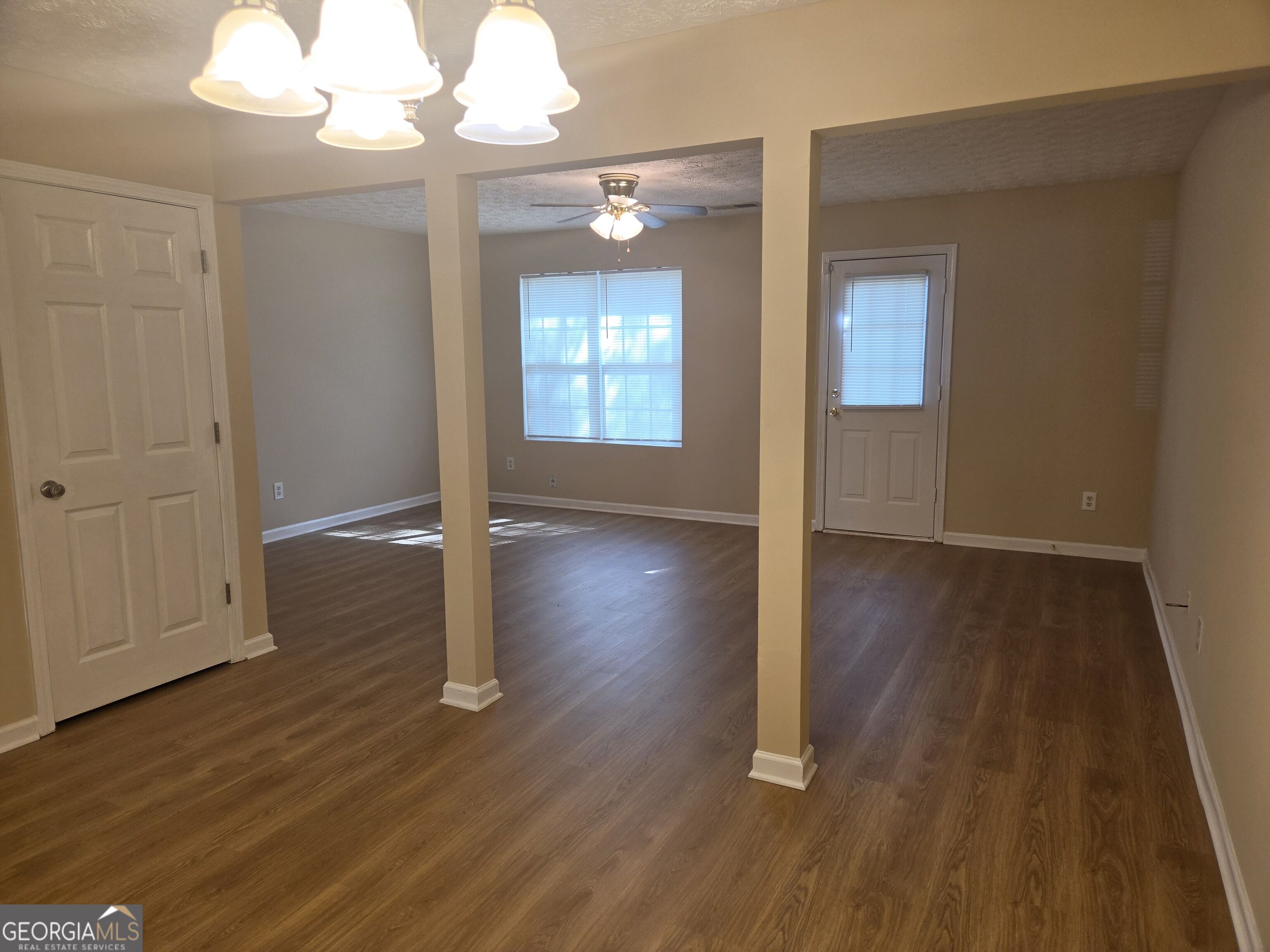 1718 Grove Way Property Photo 4