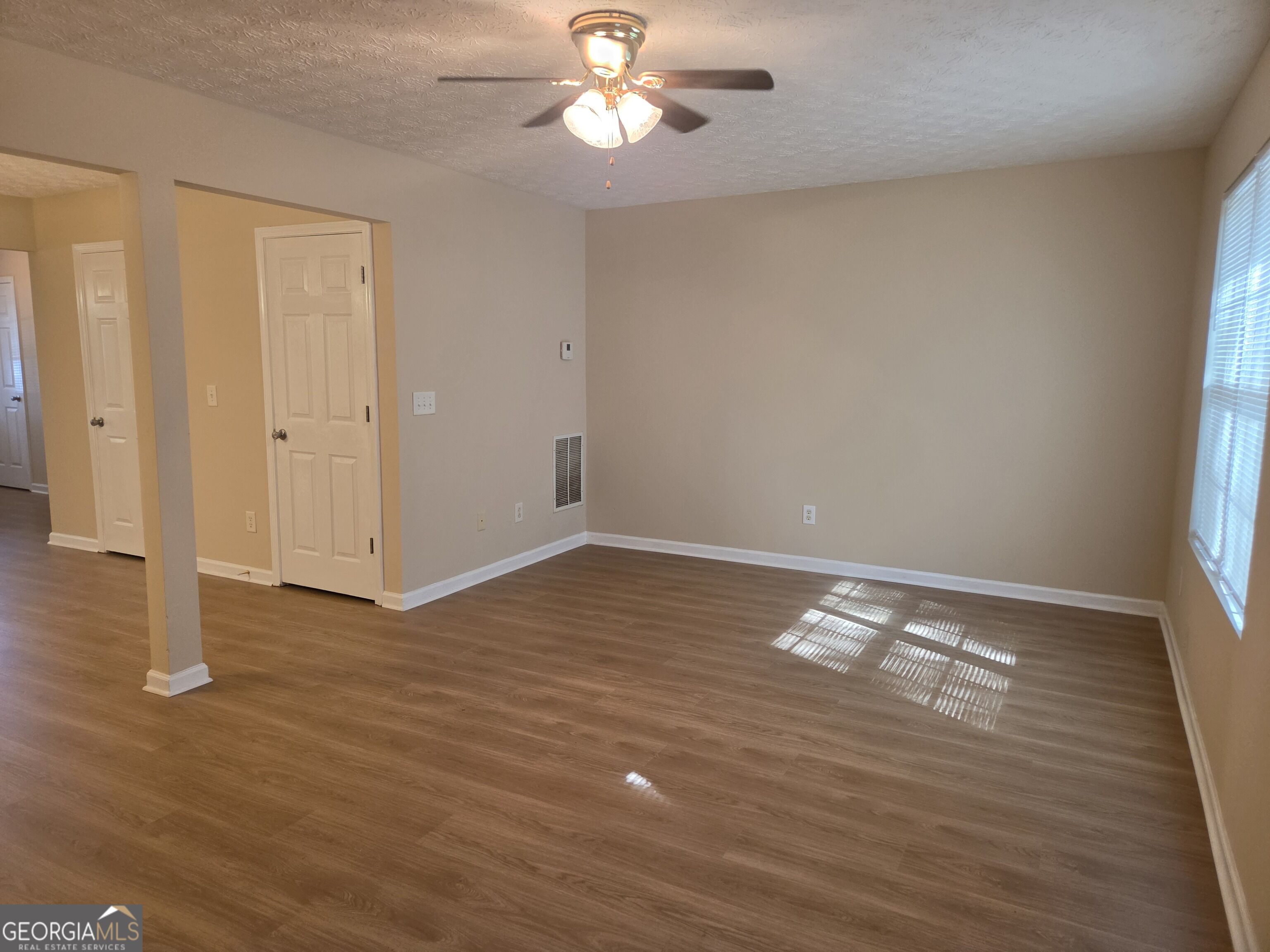 1718 Grove Way Property Photo 5