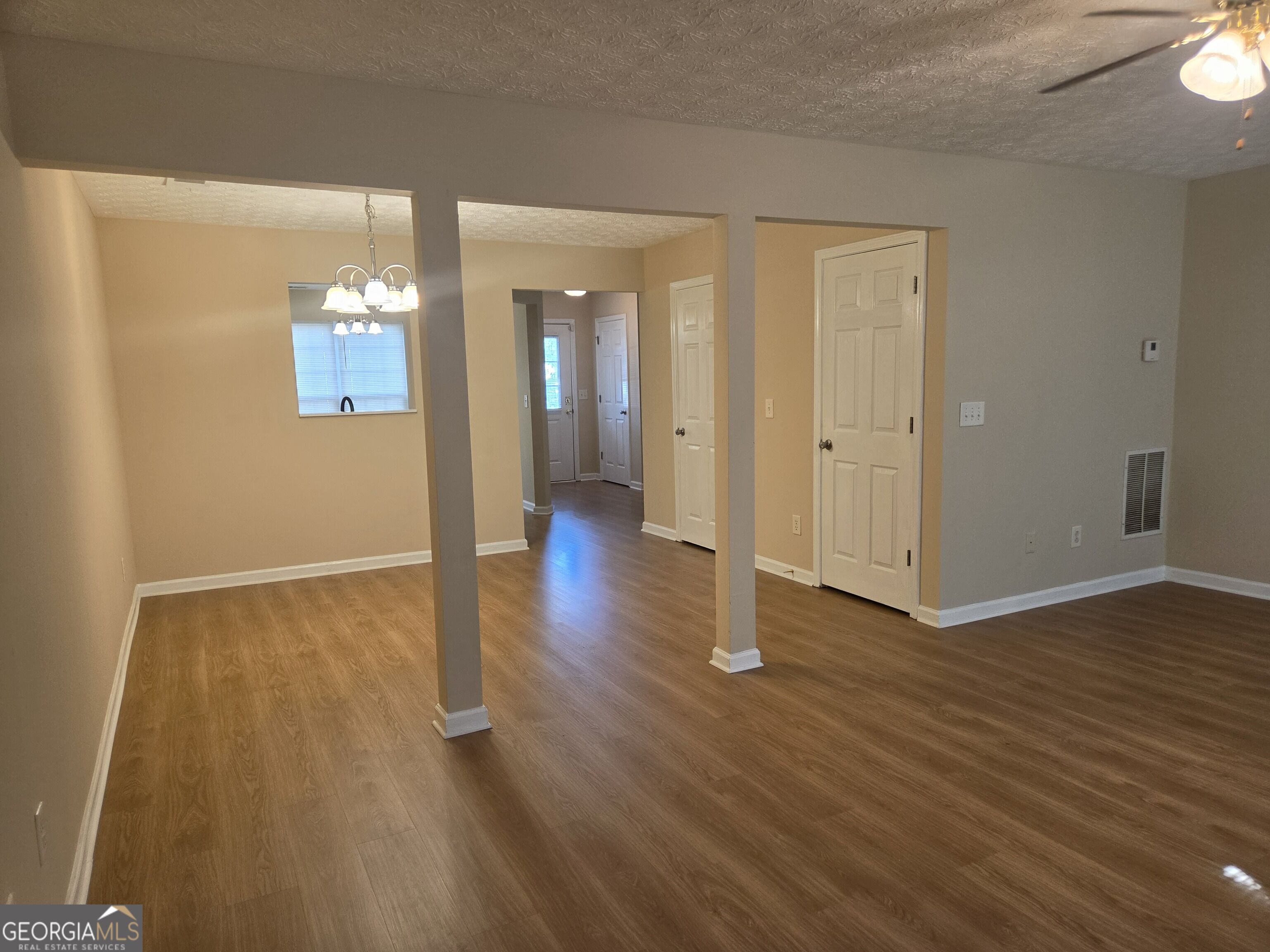 1718 Grove Way Property Photo 6