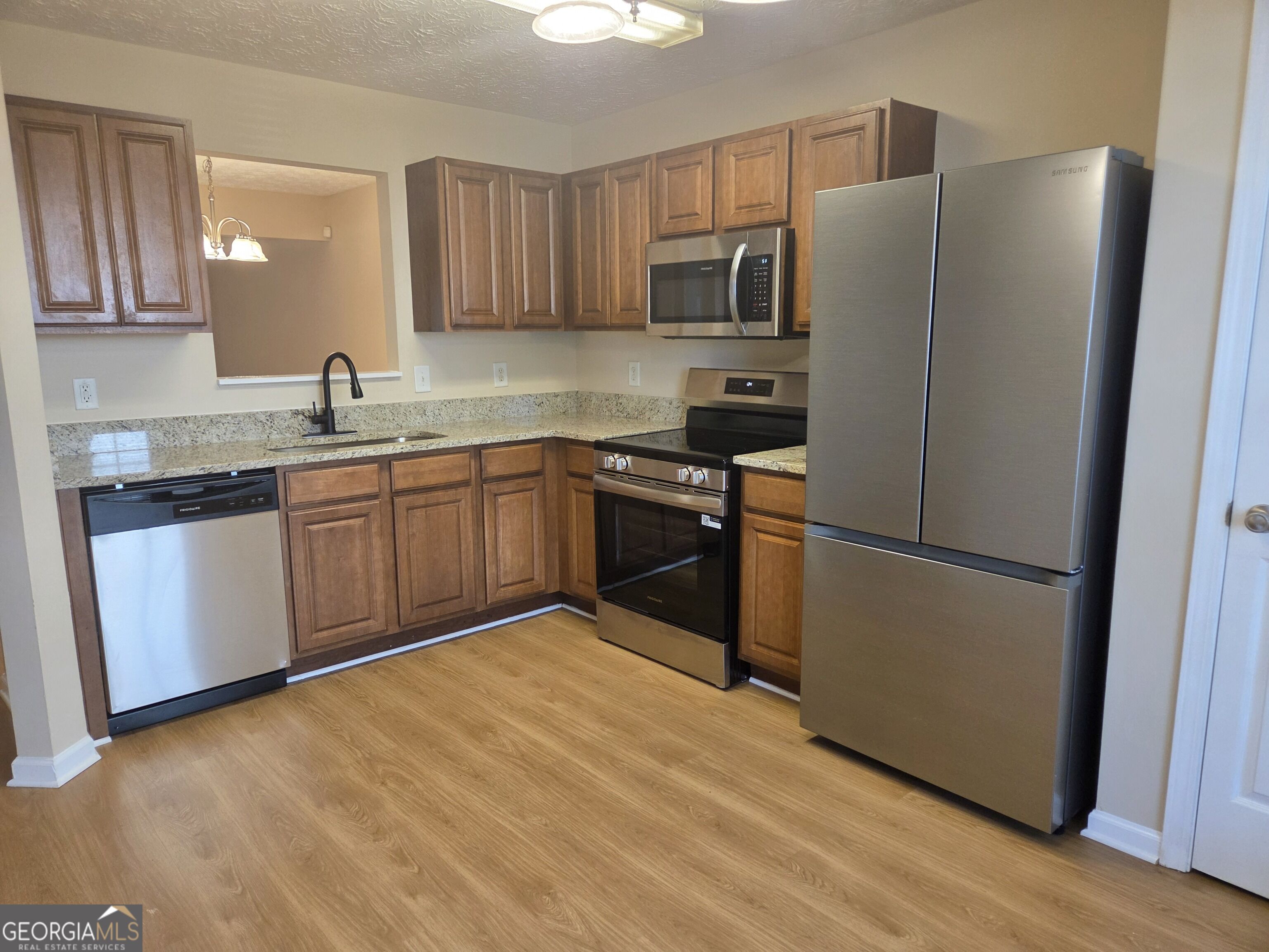 1718 Grove Way Property Photo 7