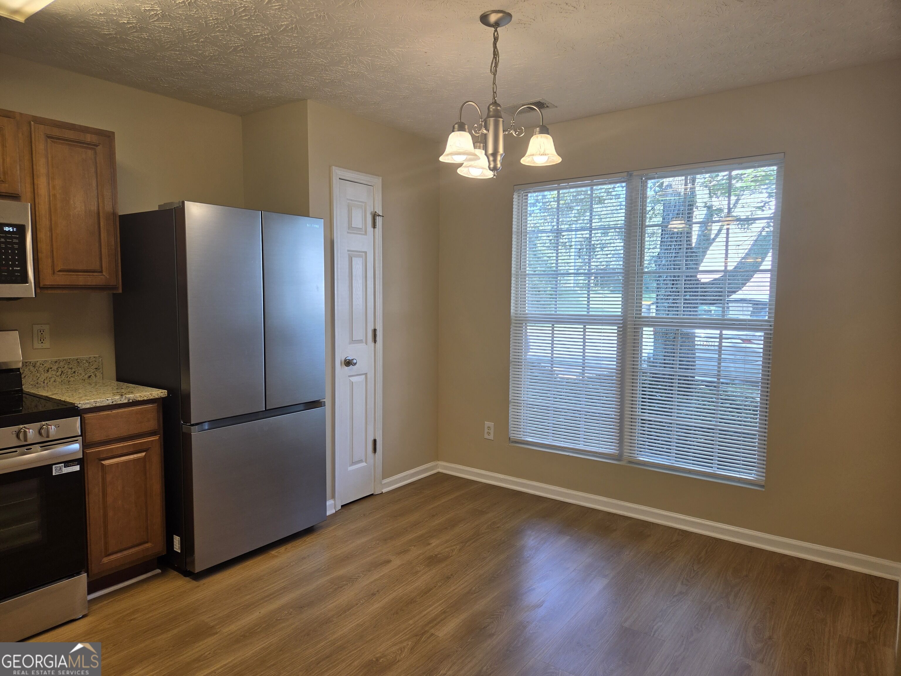 1718 Grove Way Property Photo 8