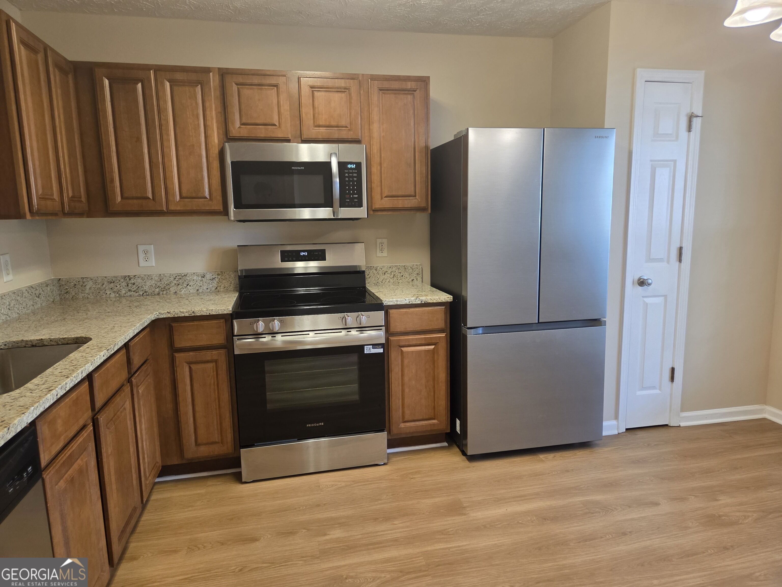 1718 Grove Way Property Photo 9