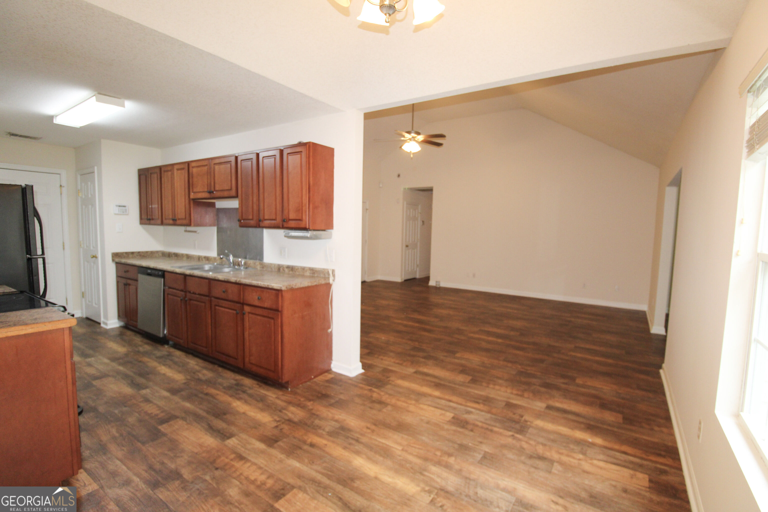 8010 Ponderosa Pine Boulevard Property Photo 6