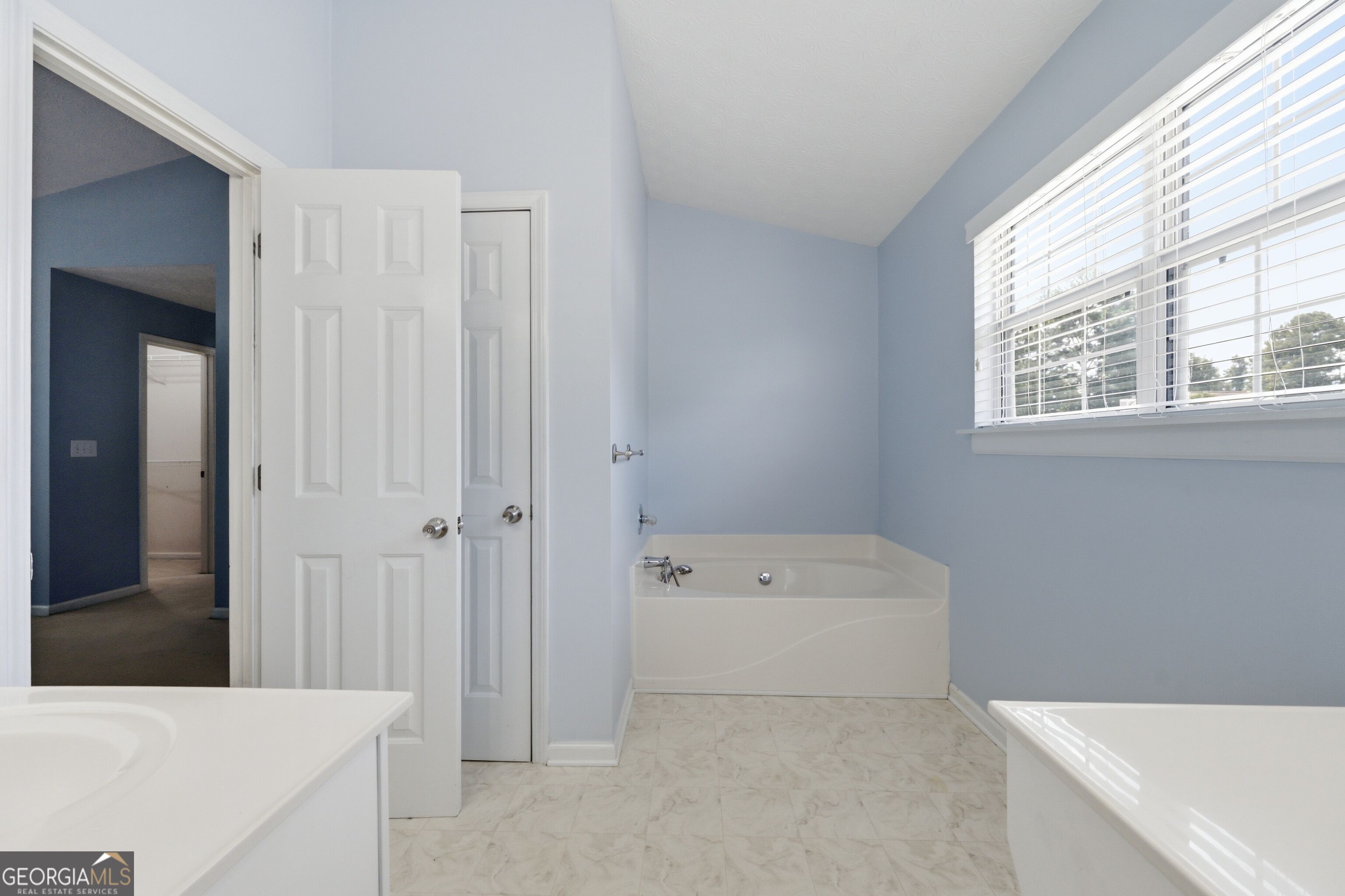 3279 Benthollow Lane Property Photo 11