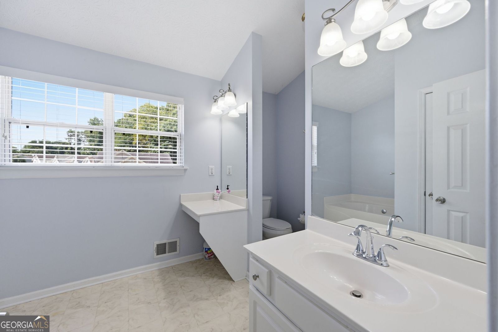 3279 Benthollow Lane Property Photo 12