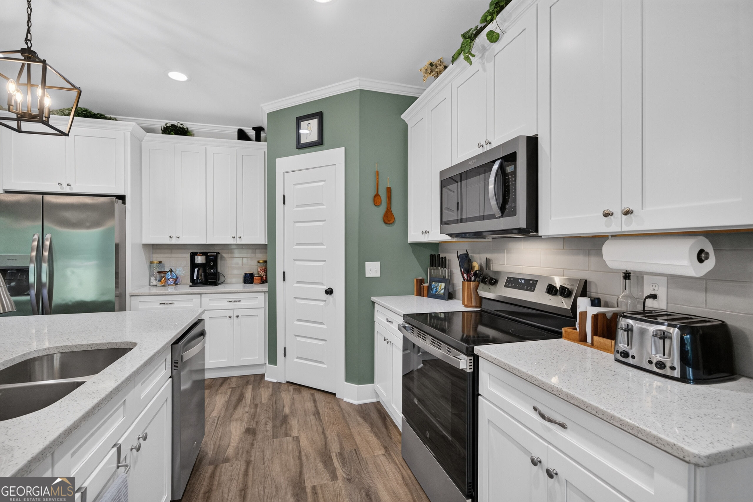 615 Lakeshore Drive Property Photo 8