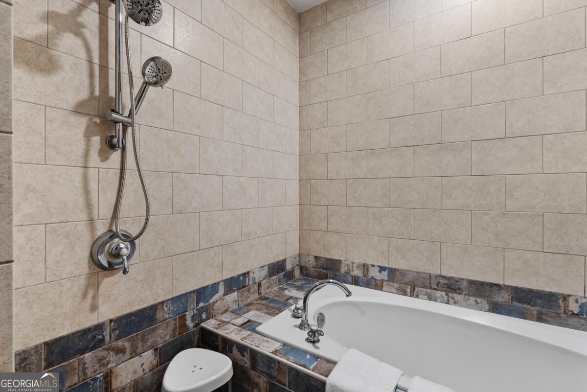 229 Peters Street Sw # 4 Property Photo 1