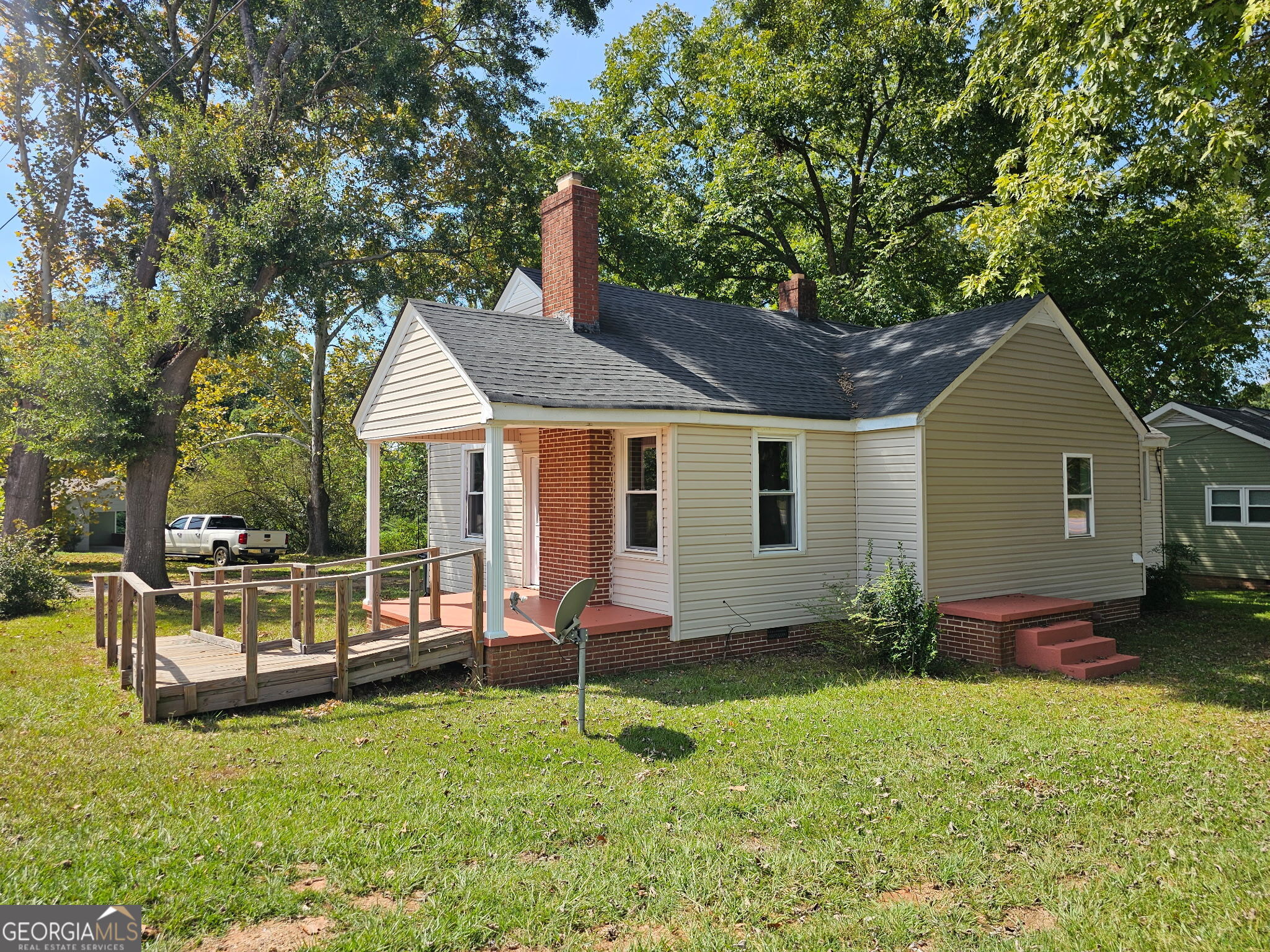 846 Benson Street Property Photo 3