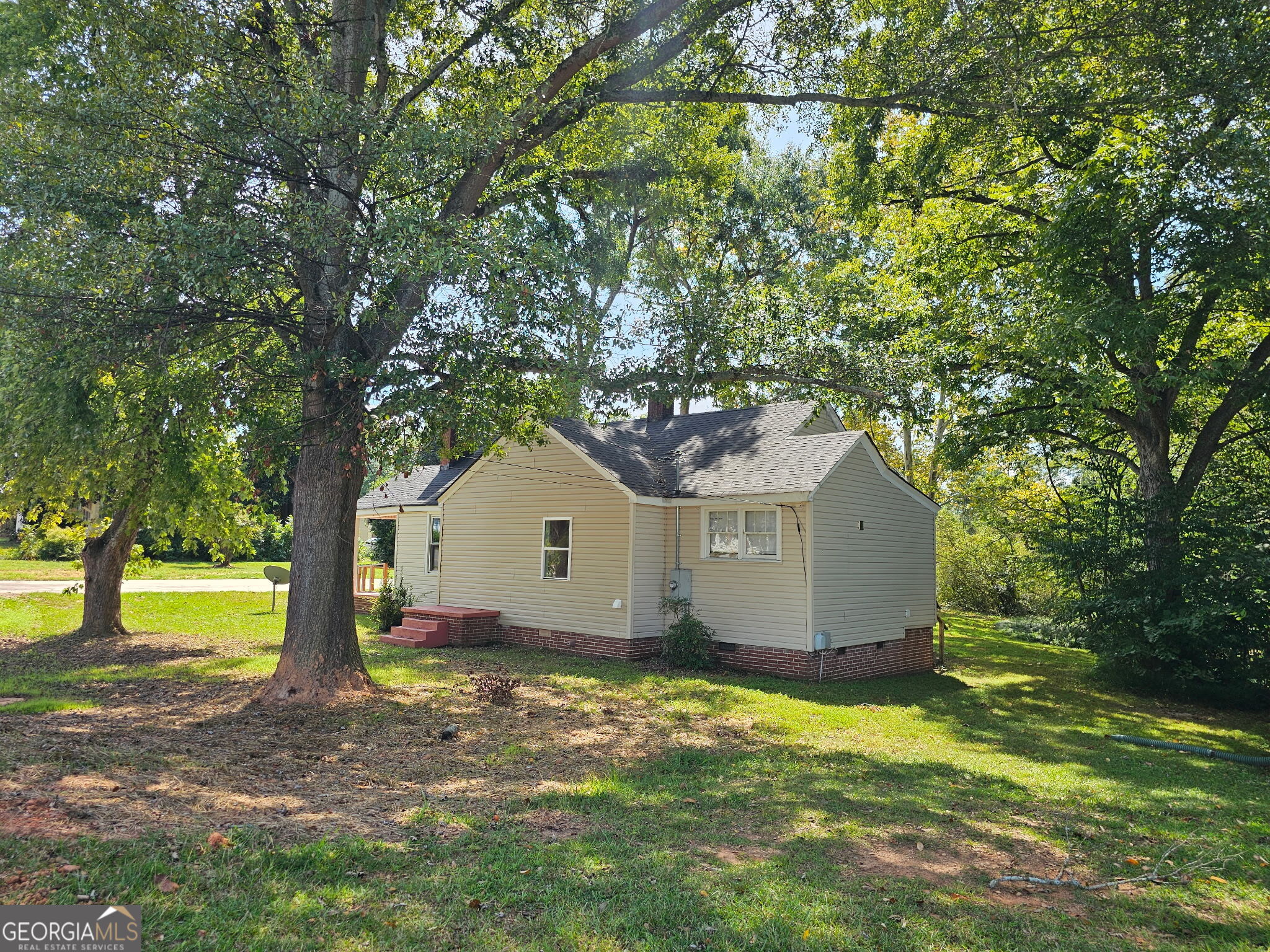 846 Benson Street Property Photo 4
