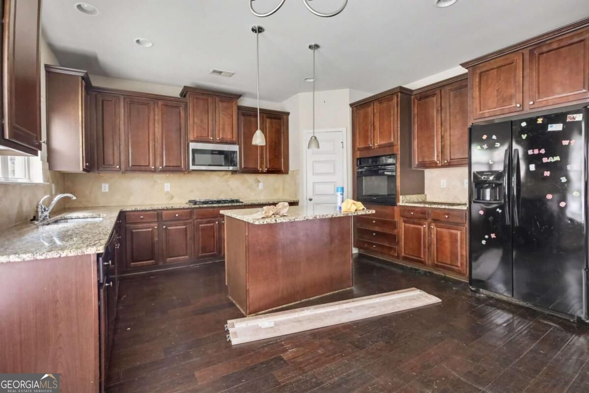 646 Toronto Circle Property Photo 15