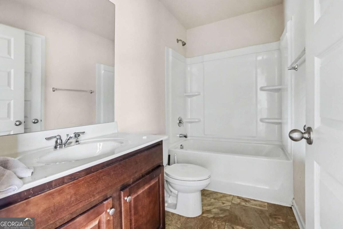 646 Toronto Circle Property Photo 22