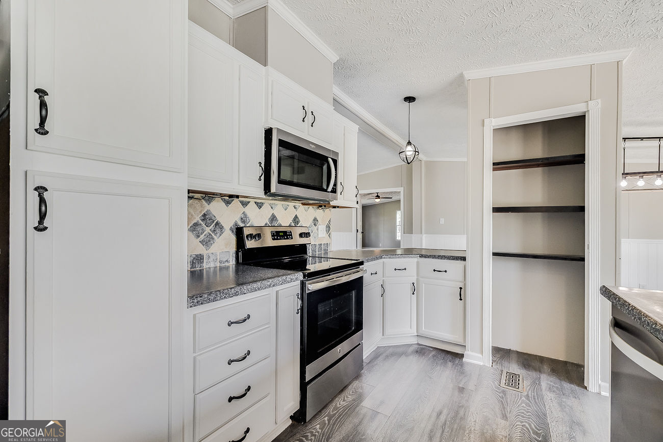 1577 Stillwell Road Property Photo 16