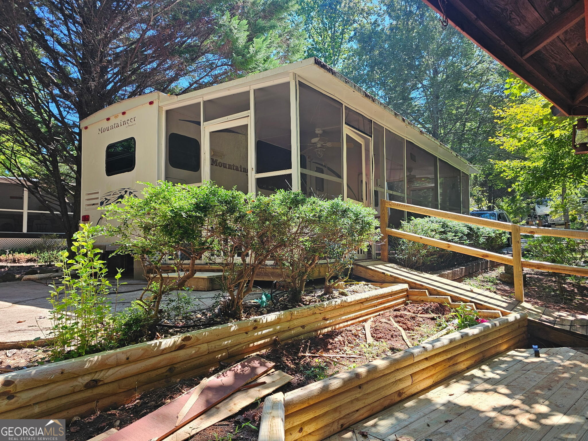 100 Campfire Drive Property Photo 1