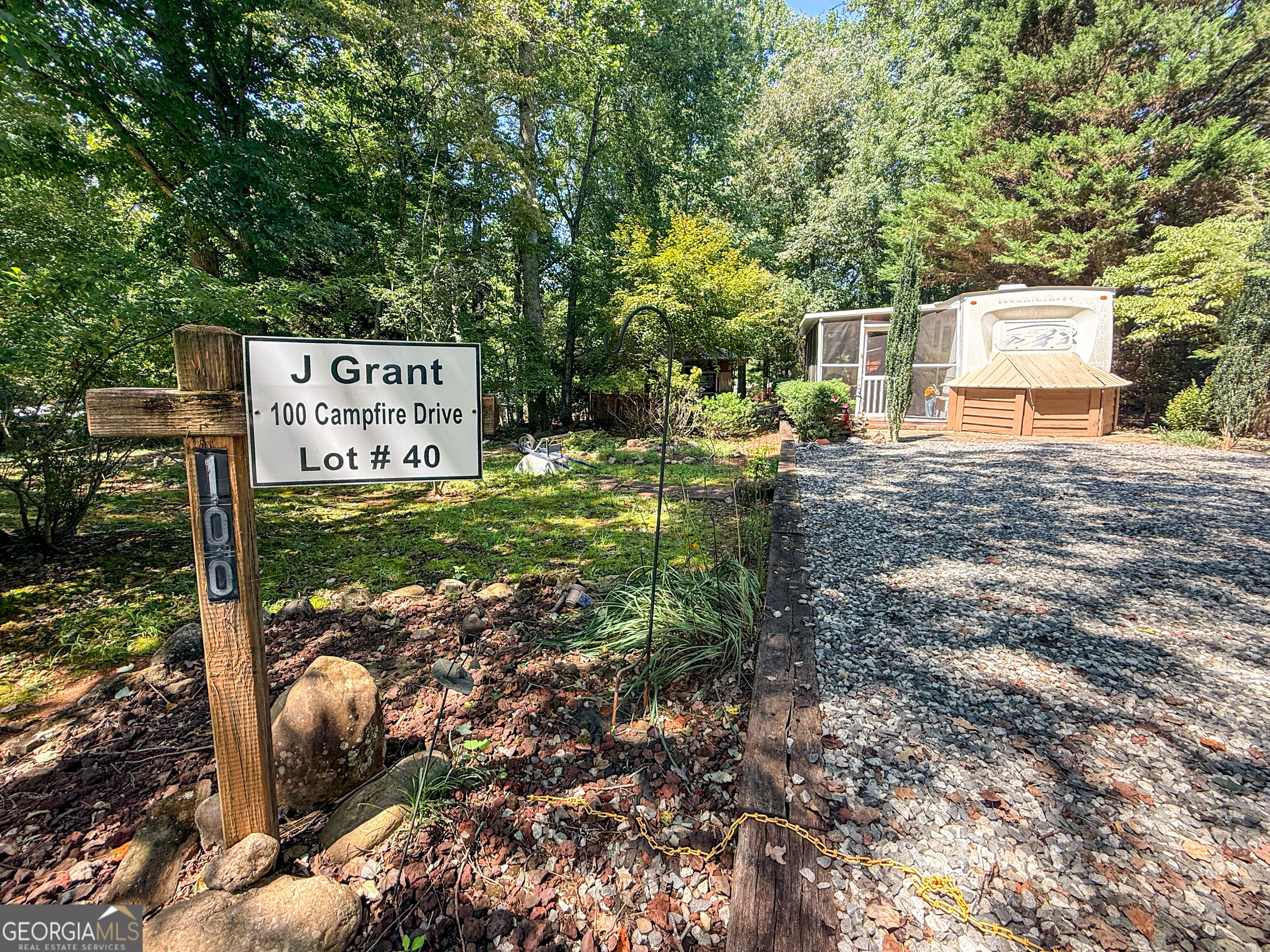 100 Campfire Drive Property Photo 3