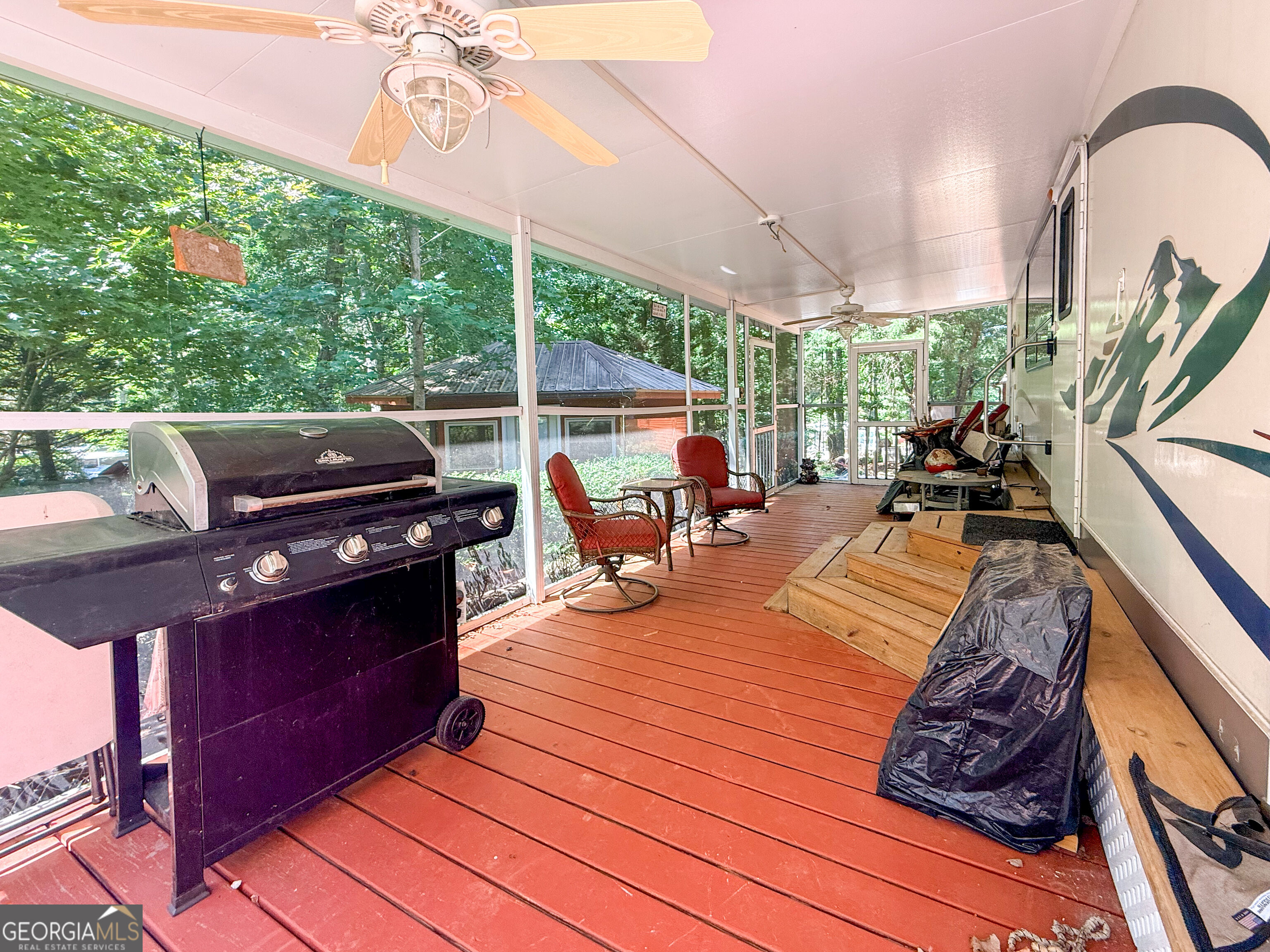 100 Campfire Drive Property Photo 5