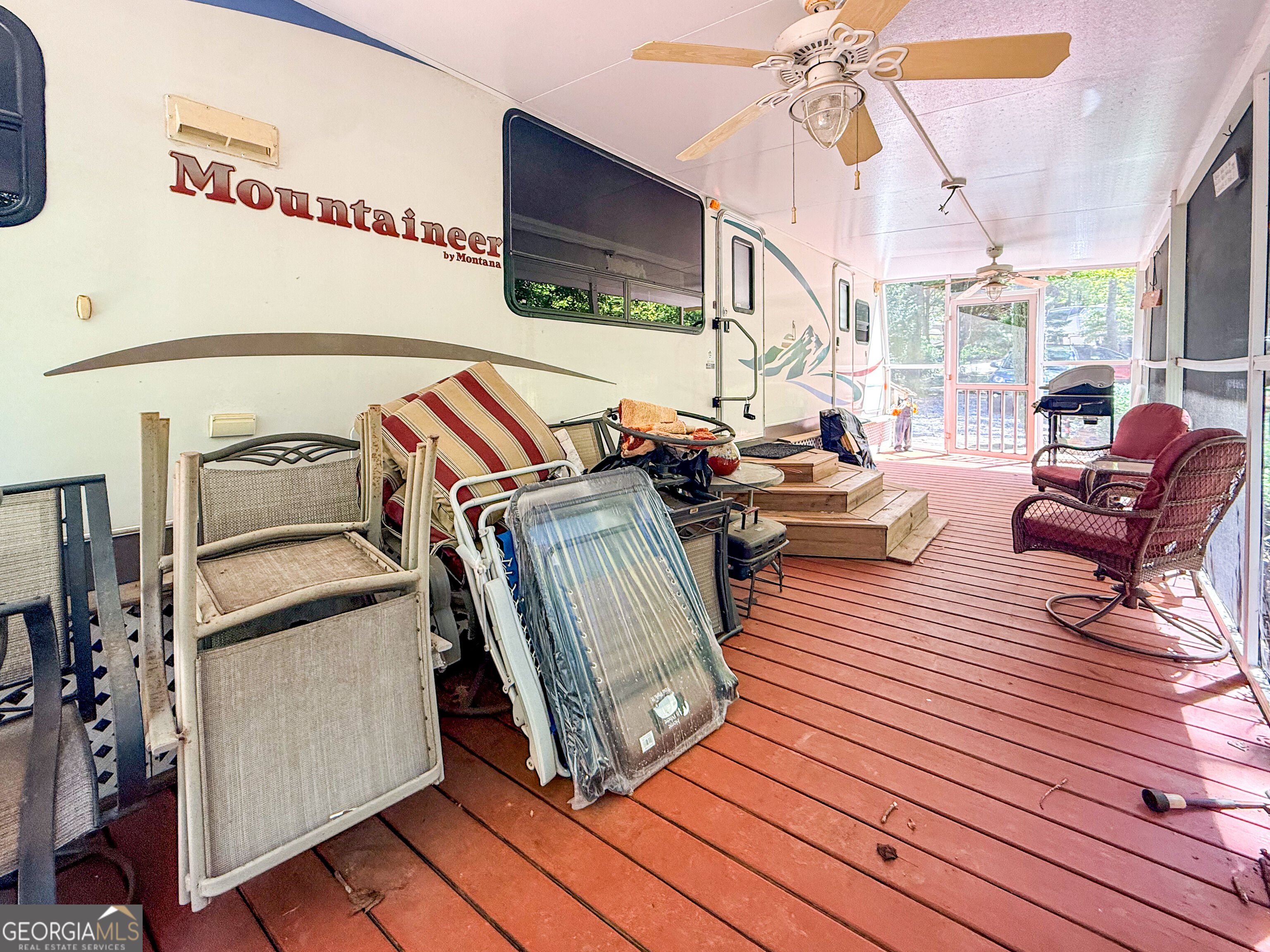 100 Campfire Drive Property Photo 7