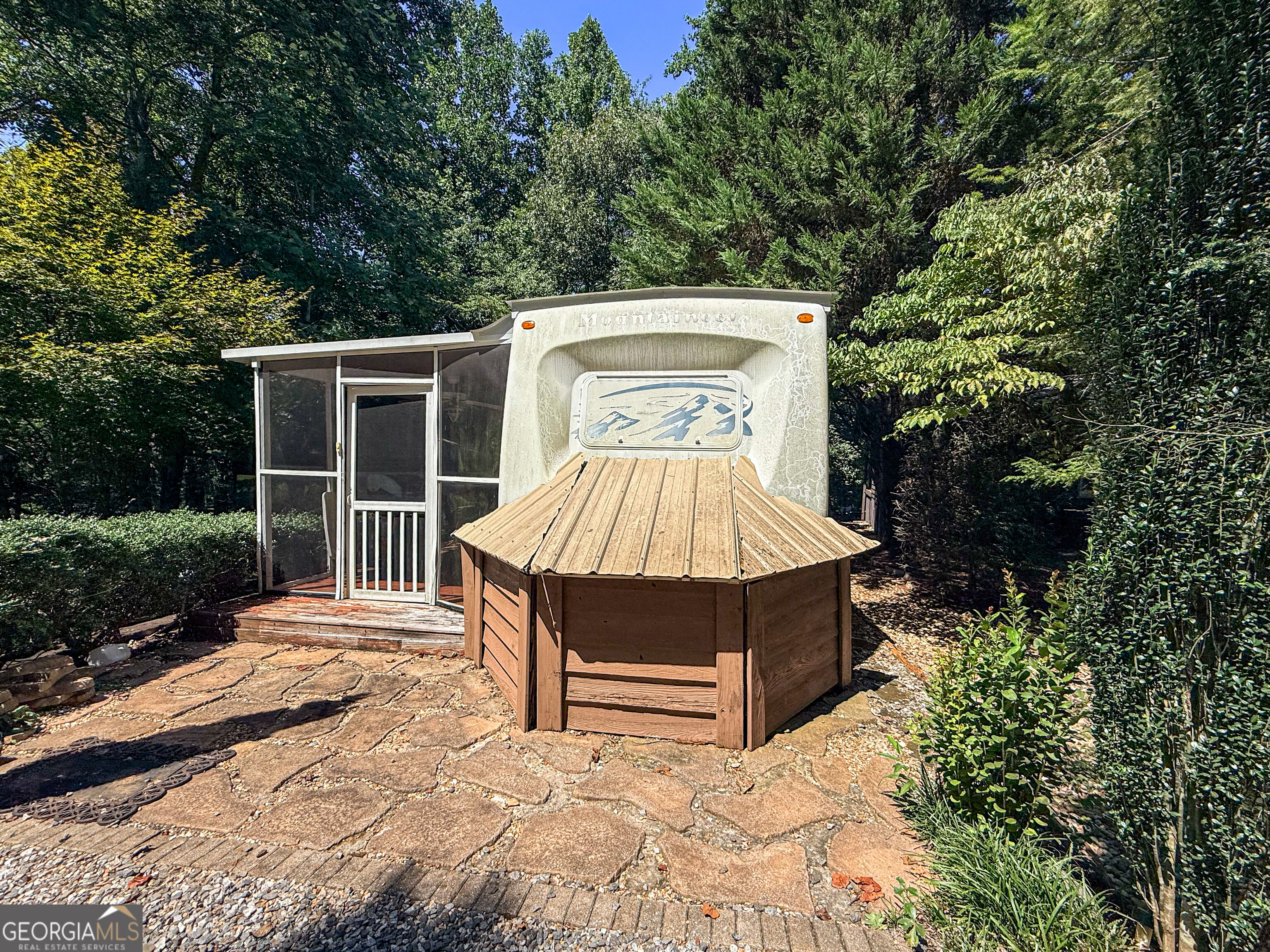 100 Campfire Drive Property Photo 27