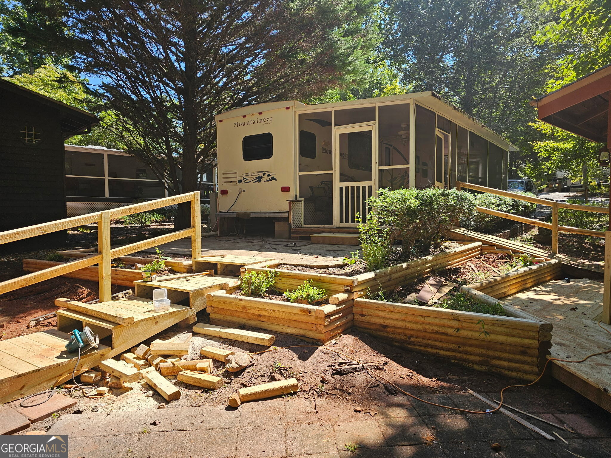 100 Campfire Drive Property Photo 28