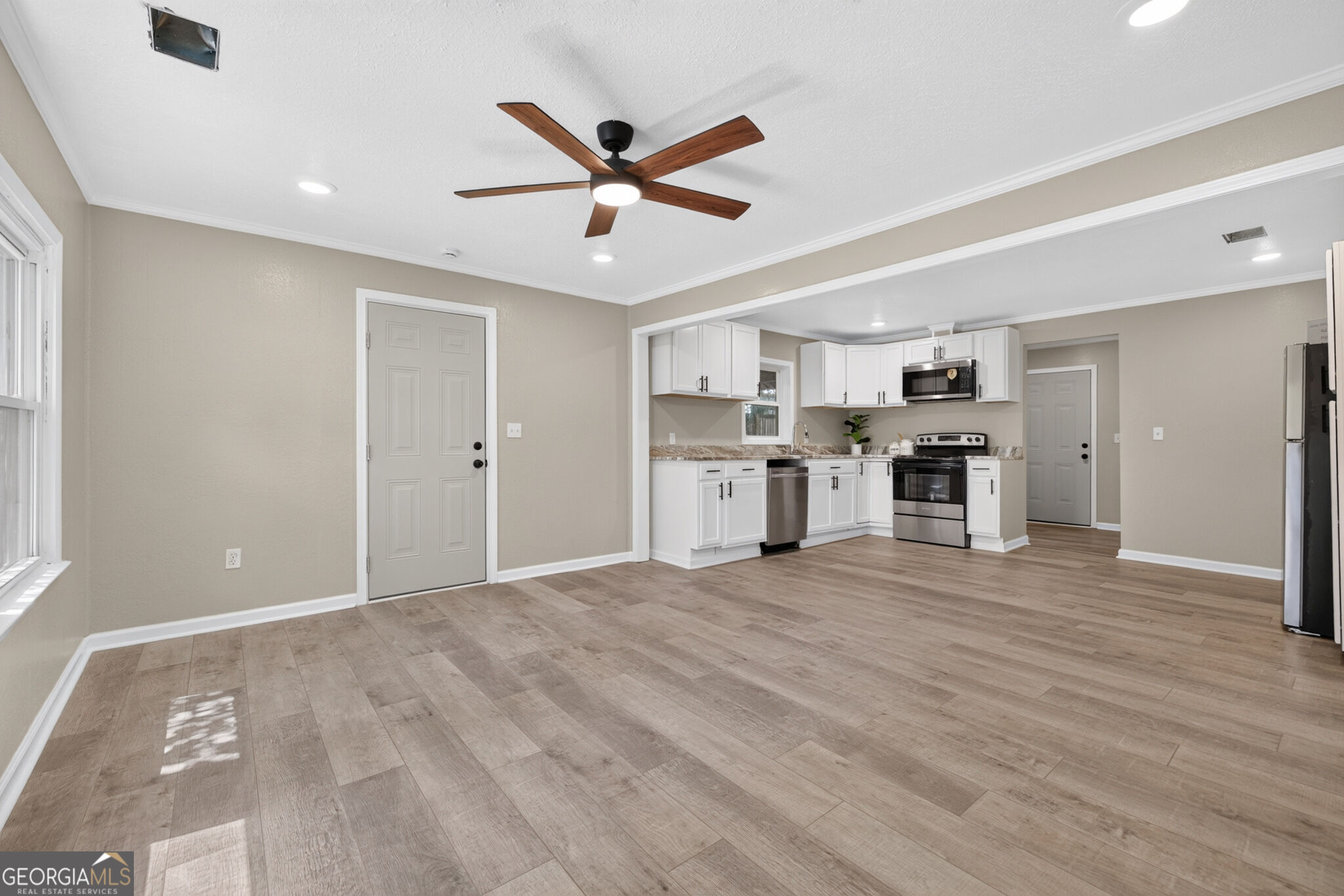 205 Elm Street Property Photo 3