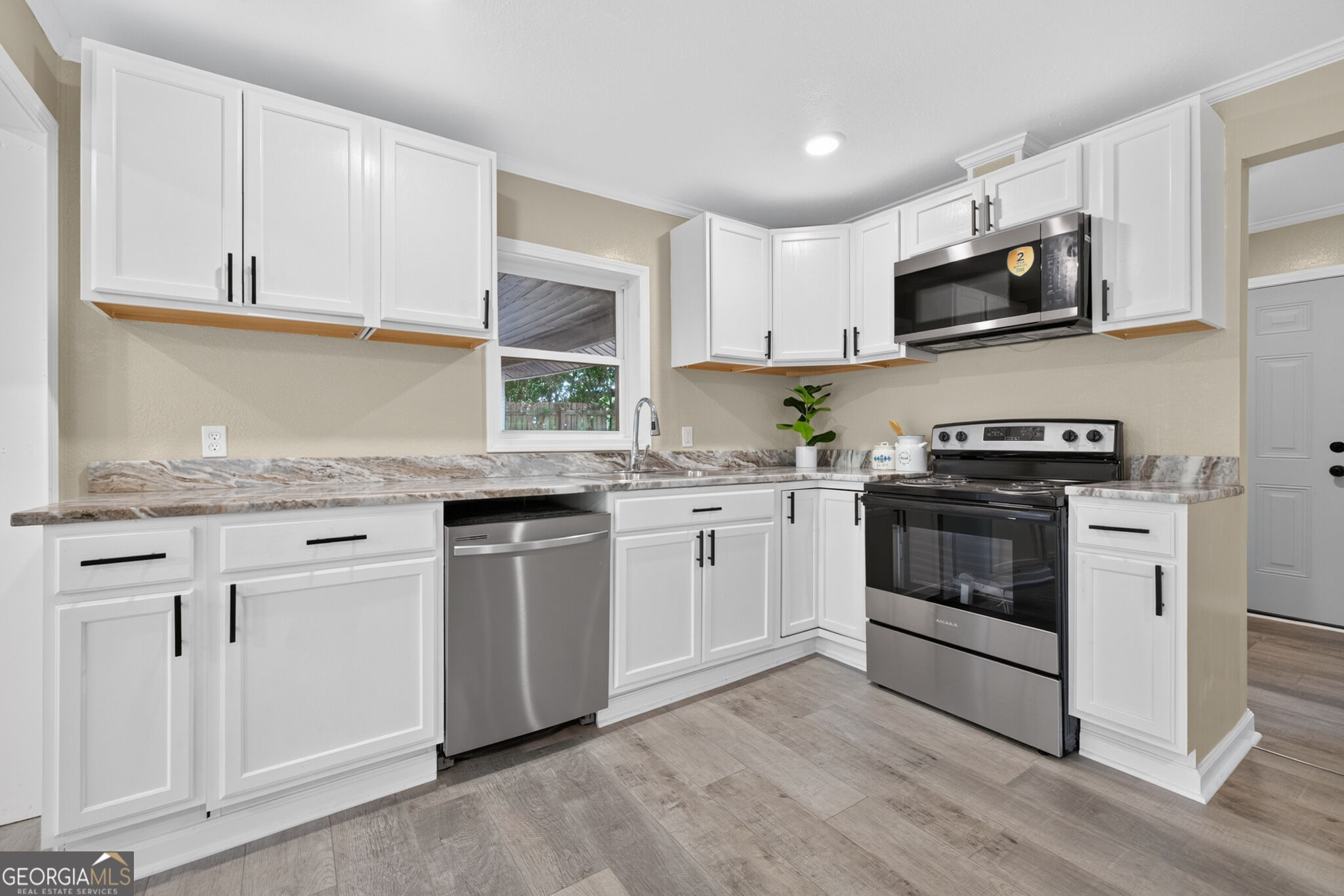 205 Elm Street Property Photo 4