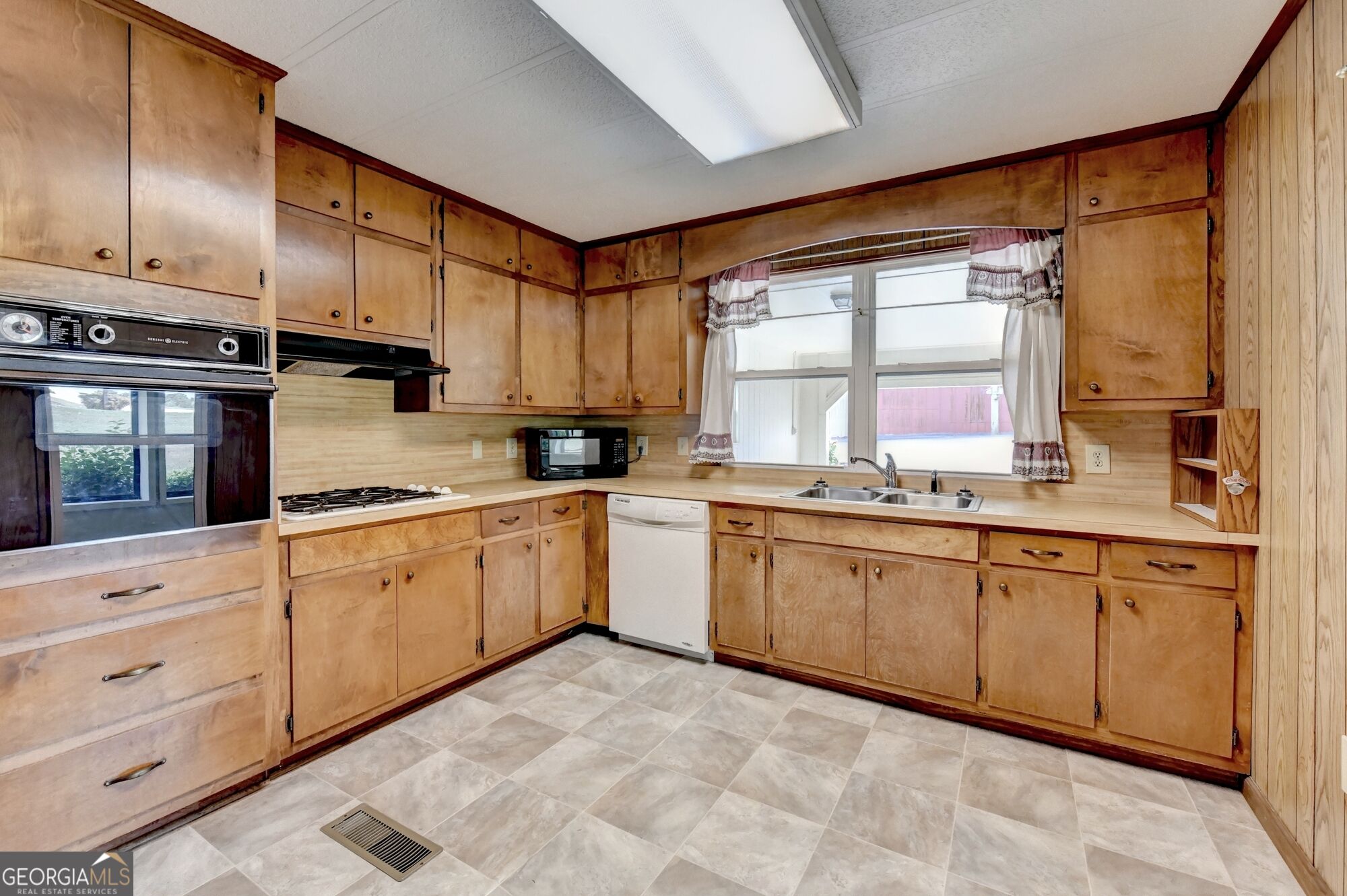 920 Hester Drive Property Photo 12