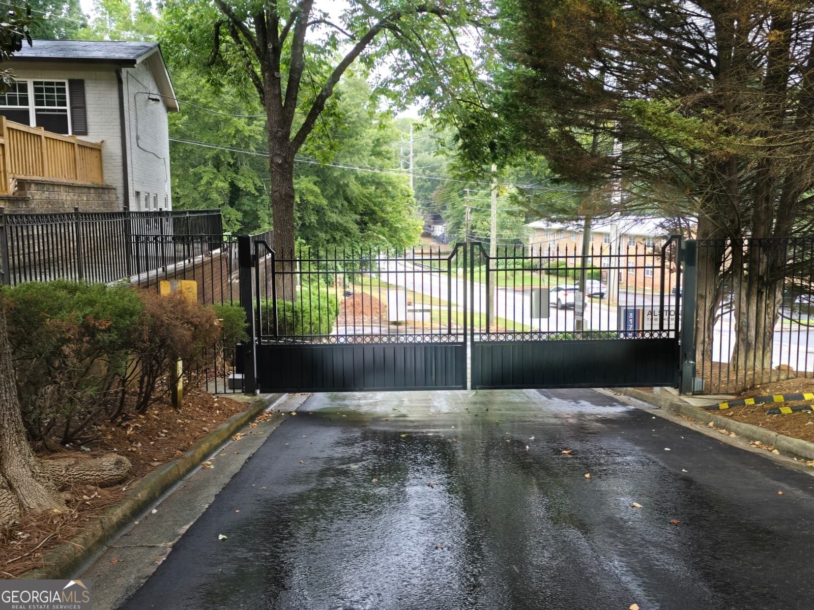 1609 Line Street Property Photo 3
