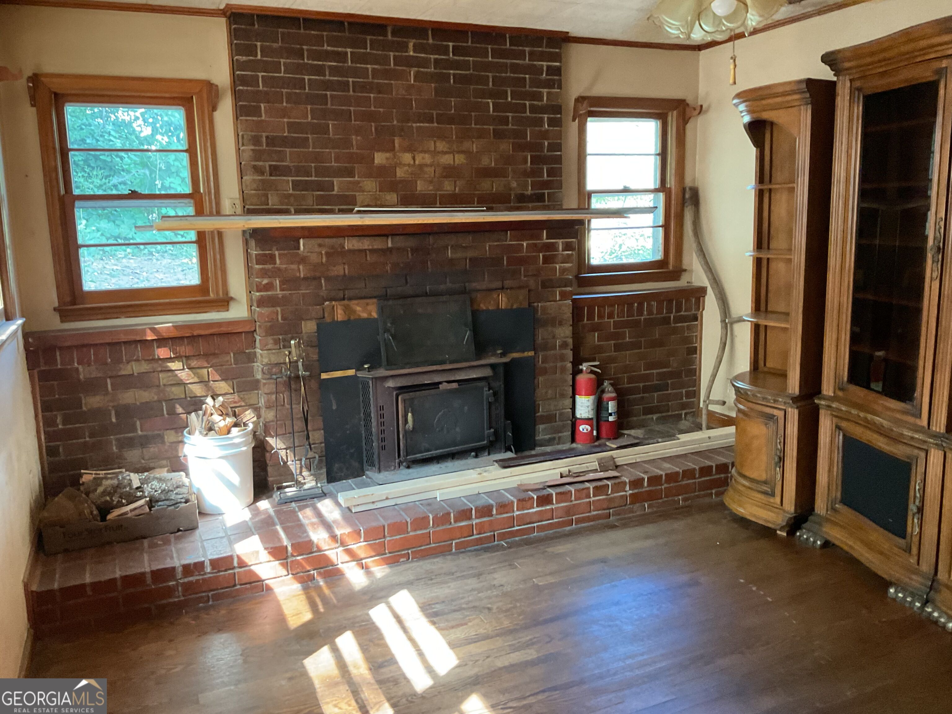 219 North Valley Street Property Photo 9